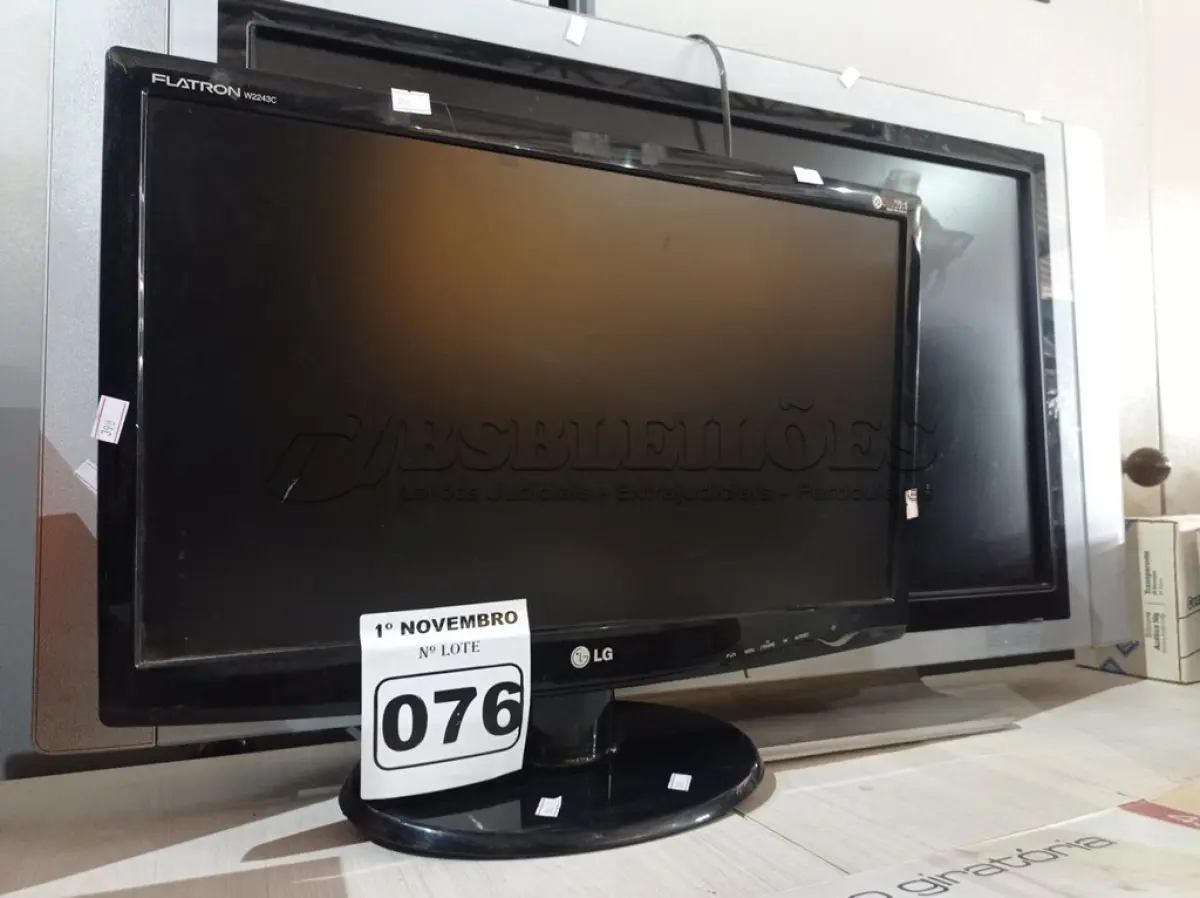 LOTE 076 - 01 TV DE PLASMA PHILIPS 32” POL E 01 MONITOR LG 17” POL. (NO ESTADO) ATENÇÃO! FAZER A VISITAÇÃO ANTES DE ARREMATAR, NÃO SABEMOS SE FUNCIONA. LEILÃO NÃO TEM GARANTIA E NEM DEVOLUÇÃO, SUJEITO A POSSÍVEIS AVARIAS VISÍVEIS/OCULTAS E/OU AUSÊNCIA DE COMPONENTES.