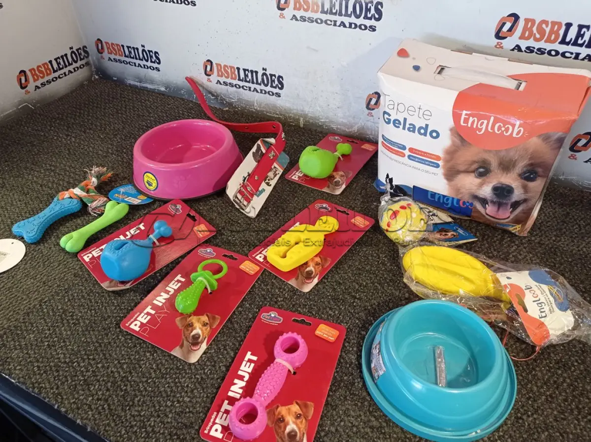 LOTE 109 - 01 KIT DE ACESSÓRIOS PARA PET CONTENDO: TAPETE GELADO GRANDE, COMEDOURO PESADO ROSA, SUPER PET, BOLA SOL MORDEDOR, COLEIRA DE COURO SINTÉTICO “G”, OSSINHO LISO MORDEDOR, OSSINHO PINGENTE MORDEDOR, PET PLAY HALTER, PET PLAY COXA DE FRANGO, PET PLAY PICOLÉ, PET PLAY CHUTEIRA E COMEDOURO 3918. (NO ESTADO) ATENÇÃO! FAZER A VISITAÇÃO ANTES DE ARREMATAR, NÃO SABEMOS SE FUNCIONA. LEILÃO NÃO TEM GARANTIA E NEM DEVOLUÇÃO, SUJEITO A POSSÍVEIS AVARIAS VISÍVEIS/OCULTAS E/OU AUSÊNCIA DE COMPONENTES.