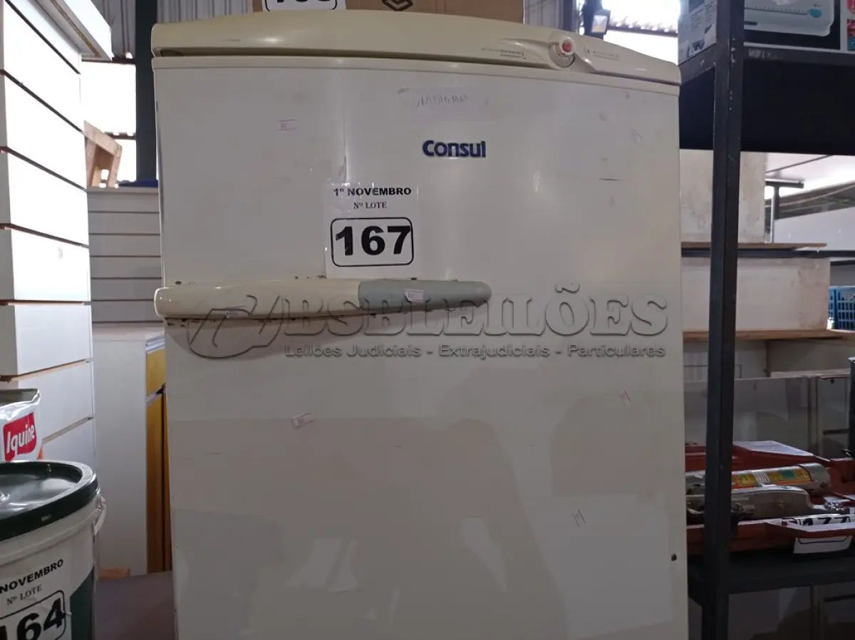 LOTE 167 - 01 GELADEIRA MARCA CÔNSUL 220V. (NO ESTADO) ATENÇÃO! FAZER A VISITAÇÃO ANTES DE ARREMATAR, NÃO SABEMOS SE FUNCIONA. LEILÃO NÃO TEM GARANTIA E NEM DEVOLUÇÃO, SUJEITO A POSSÍVEIS AVARIAS VISÍVEIS/OCULTAS E/OU AUSÊNCIA DE COMPONENTES.