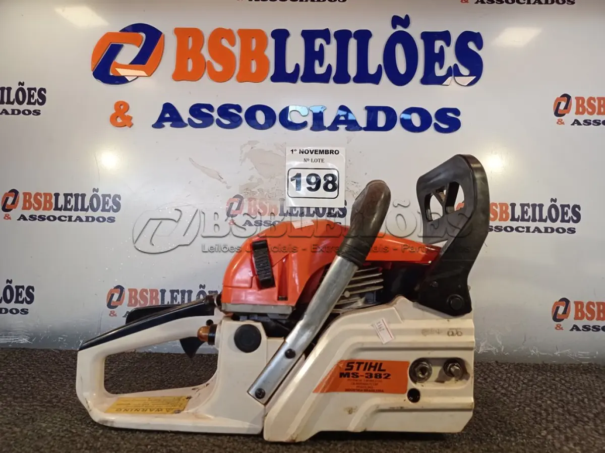 LOTE 198 - 01 MOTOSERRA 55CC INCOMPLETA. (NO ESTADO) ATENÇÃO! FAZER A VISITAÇÃO ANTES DE ARREMATAR, NÃO SABEMOS SE FUNCIONA. LEILÃO NÃO TEM GARANTIA E NEM DEVOLUÇÃO, SUJEITO A POSSÍVEIS AVARIAS VISÍVEIS/OCULTAS E/OU AUSÊNCIA DE COMPONENTES.