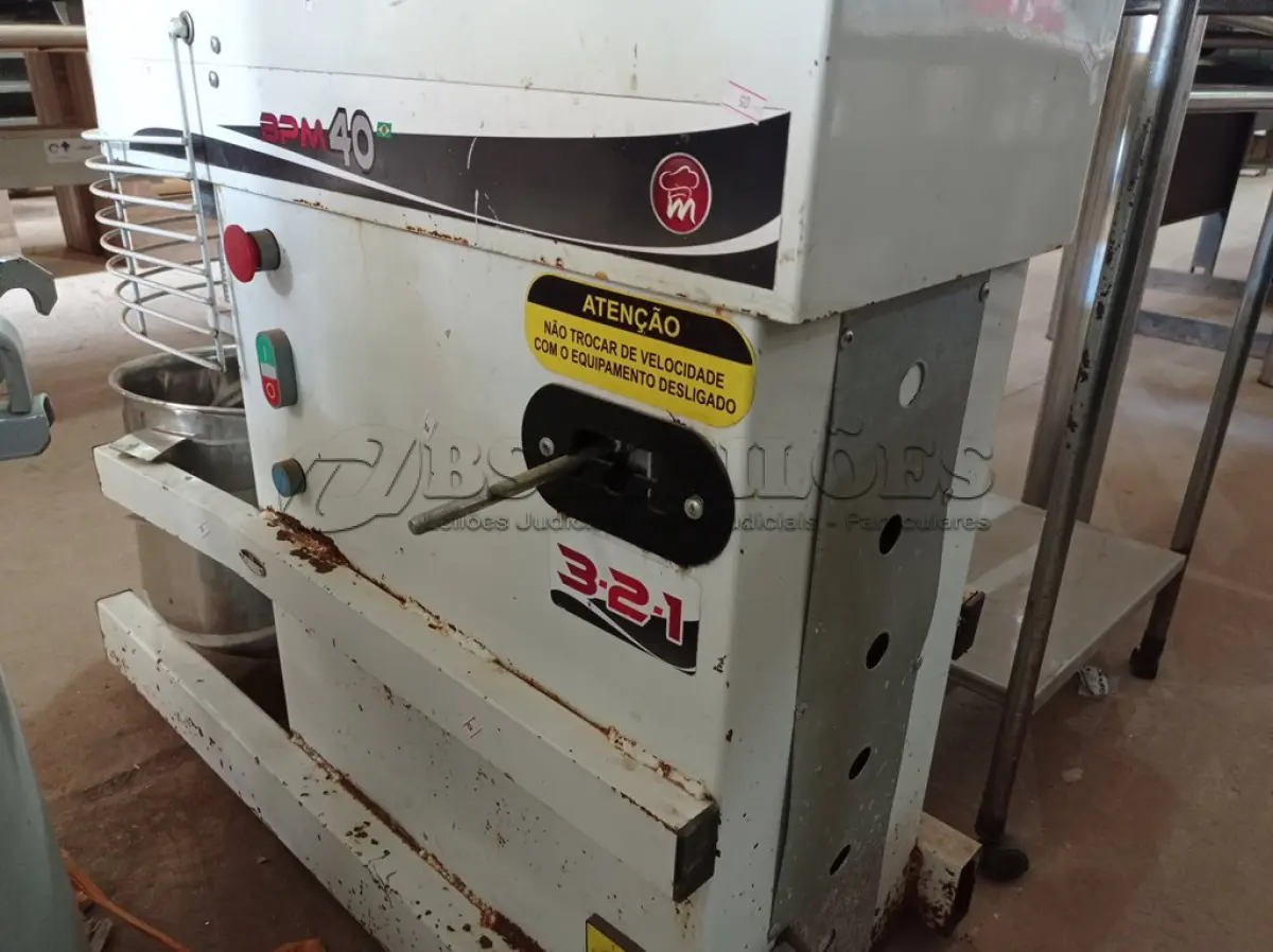 LOTE 304 - 01 MASSEIRA INDUSTRIAL BPM40. (NO ESTADO) ATENÇÃO! FAZER A VISITAÇÃO ANTES DE ARREMATAR, NÃO SABEMOS SE FUNCIONA. LEILÃO NÃO TEM GARANTIA E NEM DEVOLUÇÃO, SUJEITO A POSSÍVEIS AVARIAS VISÍVEIS/OCULTAS E/OU AUSÊNCIA DE COMPONENTES.