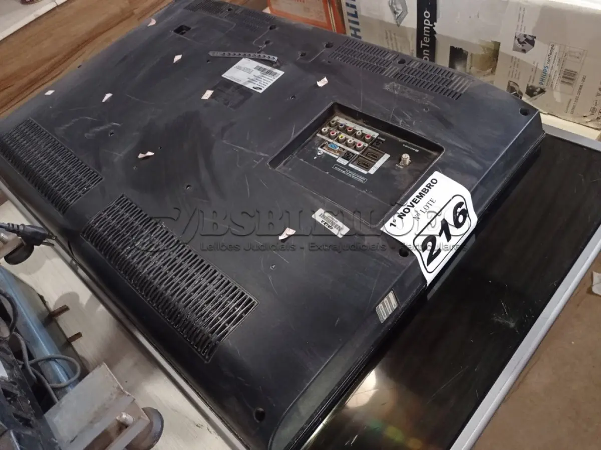 LOTE 216 - 02 TV’S MARCAS E MODELOS DIVERSOS PARA RETIRADA DE PEÇAS. (NO ESTADO) ATENÇÃO! FAZER A VISITAÇÃO ANTES DE ARREMATAR, NÃO SABEMOS SE FUNCIONA. LEILÃO NÃO TEM GARANTIA E NEM DEVOLUÇÃO, SUJEITO A POSSÍVEIS AVARIAS VISÍVEIS/OCULTAS E/OU AUSÊNCIA DE COMPONENTES.