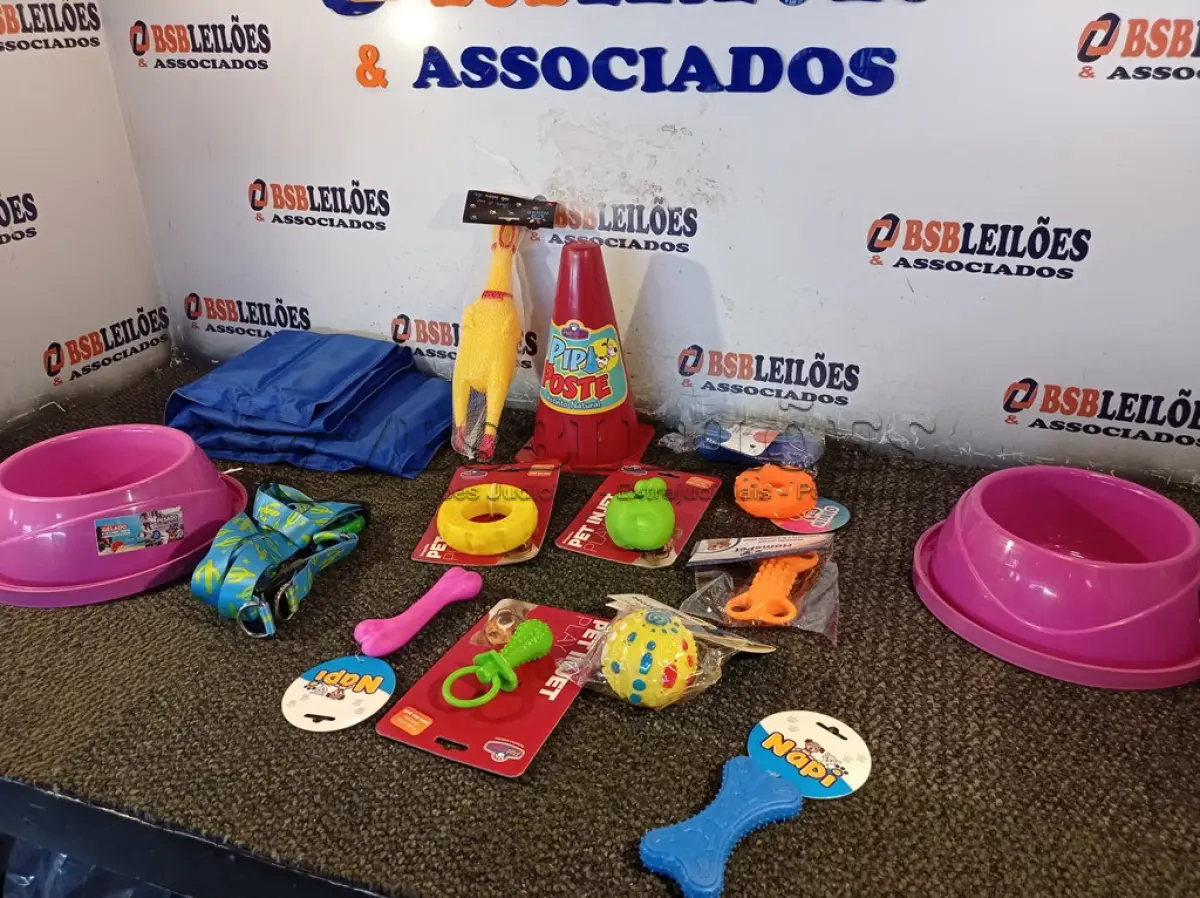 LOTE 039 - 01 KIT DE ACESSÓRIOS PARA PET CONTENDO: TAPETE GELADO, PIPI POSTINHO, OSSO PET, PET PLAY COXA, PET PLAY CHUPETA, PET PLAY PNEU, COMEDOURO 3912, MORDEDOR BOLA SOL, HALTER 04 FUROS, OSSINHO LISO, ROSQUINHA VINIL MORDEDOR, MORDEDOR FRANGO “M”, OSSINHO PATINHA E PEITORAL CACTUS “G”. (NO ESTADO) ATENÇÃO! FAZER A VISITAÇÃO ANTES DE ARREMATAR, NÃO SABEMOS SE FUNCIONA. LEILÃO NÃO TEM GARANTIA E NEM DEVOLUÇÃO, SUJEITO A POSSÍVEIS AVARIAS VISÍVEIS/OCULTAS E/OU AUSÊNCIA DE COMPONENTES.