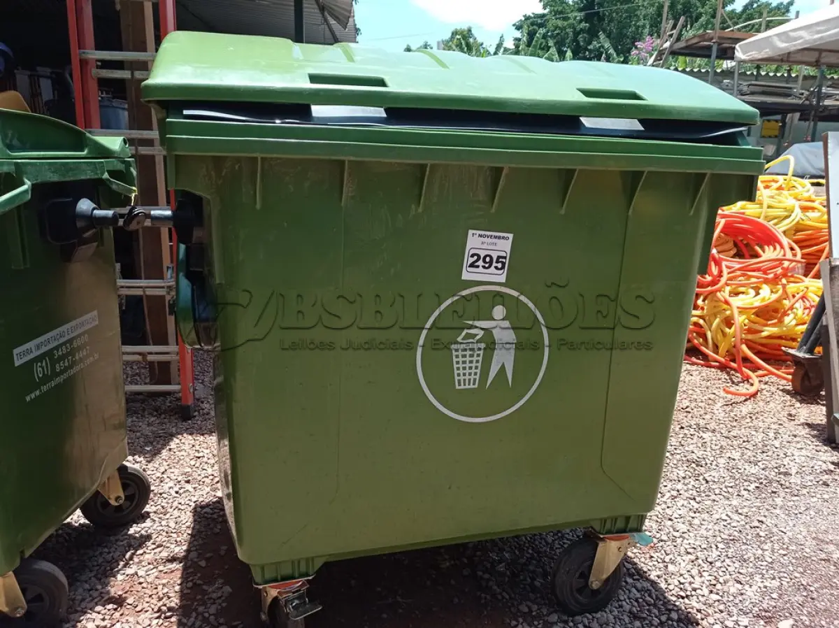 LOTE 295 - 01 CONTAINER HDPE EM-840 1200L. (NO ESTADO) ATENÇÃO! FAZER A VISITAÇÃO ANTES DE ARREMATAR, NÃO SABEMOS SE FUNCIONA. LEILÃO NÃO TEM GARANTIA E NEM DEVOLUÇÃO, SUJEITO A POSSÍVEIS AVARIAS VISÍVEIS/OCULTAS E/OU AUSÊNCIA DE COMPONENTES.