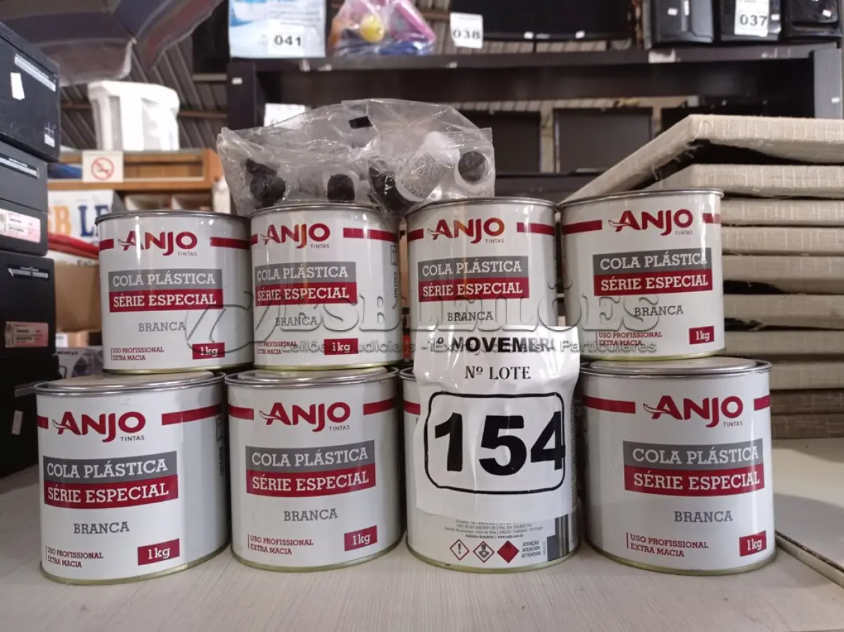 LOTE 154 - 12 LATAS DE COLA PLÁSTICA ANJO 1KG. (NO ESTADO) ATENÇÃO! FAZER A VISITAÇÃO ANTES DE ARREMATAR, NÃO SABEMOS SE FUNCIONA. LEILÃO NÃO TEM GARANTIA E NEM DEVOLUÇÃO, SUJEITO A POSSÍVEIS AVARIAS VISÍVEIS/OCULTAS E/OU AUSÊNCIA DE COMPONENTES.