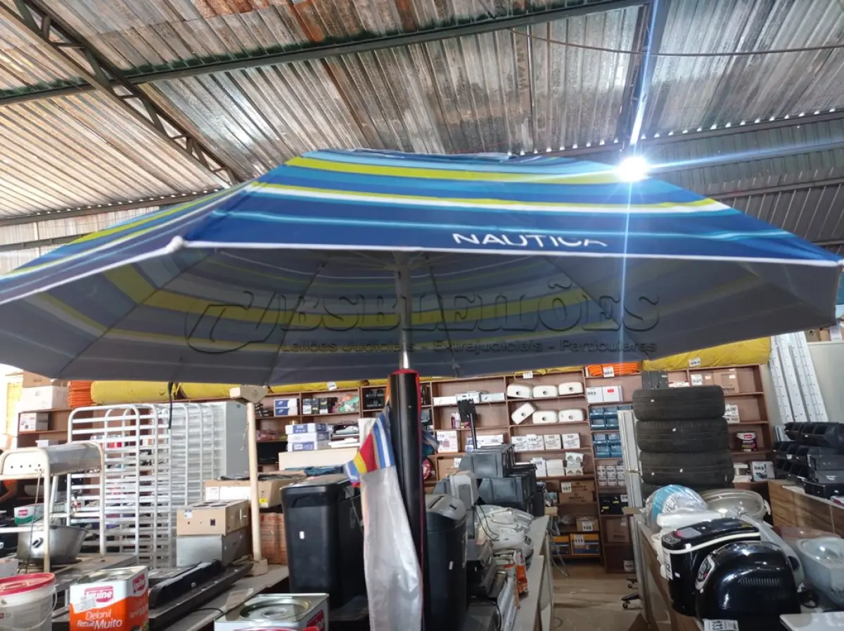 LOTE 226 - 01 GUARDA SOL. (NO ESTADO) ATENÇÃO! FAZER A VISITAÇÃO ANTES DE ARREMATAR, NÃO SABEMOS SE FUNCIONA. LEILÃO NÃO TEM GARANTIA E NEM DEVOLUÇÃO, SUJEITO A POSSÍVEIS AVARIAS VISÍVEIS/OCULTAS E/OU AUSÊNCIA DE COMPONENTES.