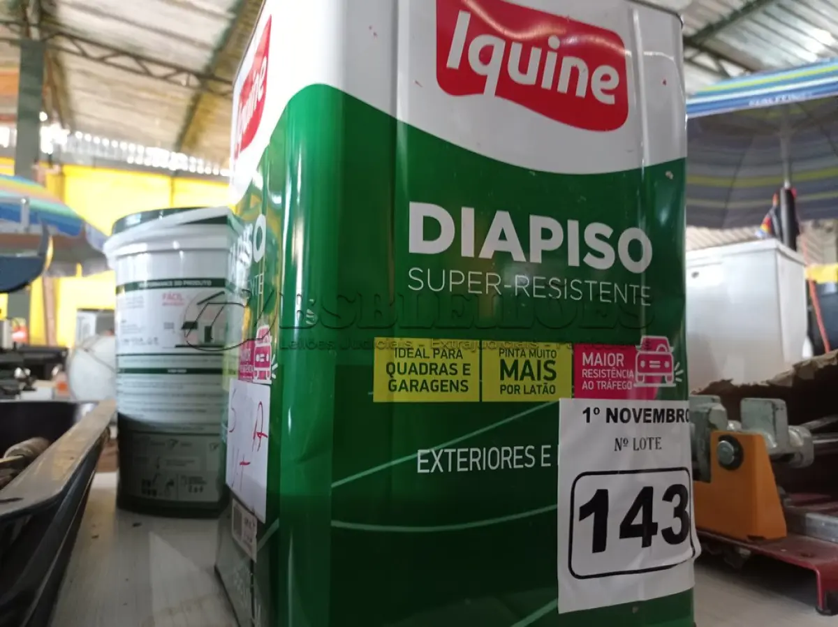 LOTE 143 - 01 LATA DE TINTA PARA PISO IQUINE COR VERMELHA 18L. (NO ESTADO) ATENÇÃO! FAZER A VISITAÇÃO ANTES DE ARREMATAR, NÃO SABEMOS SE FUNCIONA. LEILÃO NÃO TEM GARANTIA E NEM DEVOLUÇÃO, SUJEITO A POSSÍVEIS AVARIAS VISÍVEIS/OCULTAS E/OU AUSÊNCIA DE COMPONENTES.