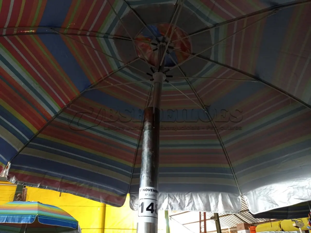 LOTE 148 - 01 GUARDA SOL. (NO ESTADO) ATENÇÃO! FAZER A VISITAÇÃO ANTES DE ARREMATAR, NÃO SABEMOS SE FUNCIONA. LEILÃO NÃO TEM GARANTIA E NEM DEVOLUÇÃO, SUJEITO A POSSÍVEIS AVARIAS VISÍVEIS/OCULTAS E/OU AUSÊNCIA DE COMPONENTES.