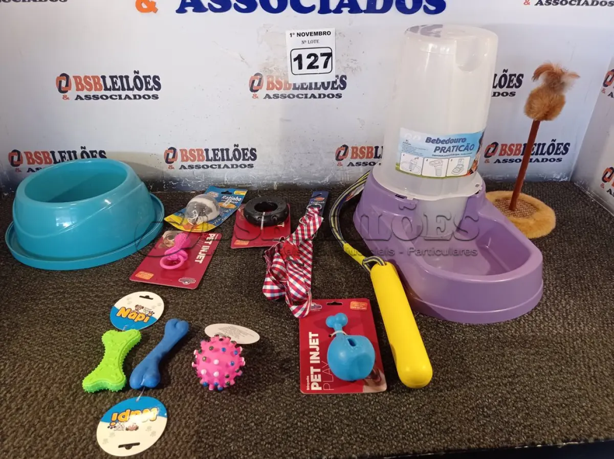 LOTE 127 - 01 KIT DE ACESSÓRIOS PARA PET CONTENDO: BEBEDOURO PRÁTICO 6,5L, PET PLAY COXA, PET PLAY CHUPETA, BOLA PINO ROSA, OSSINHO PATINHA, OSSINHO LISO, RATINHO COM CORDA, MOUSE CAT, PEITORAL XADREZ “G”, BASTÃO COM CORDA E COMEDOURO 3914. (NO ESTADO) ATENÇÃO! FAZER A VISITAÇÃO ANTES DE ARREMATAR, NÃO SABEMOS SE FUNCIONA. LEILÃO NÃO TEM GARANTIA E NEM DEVOLUÇÃO, SUJEITO A POSSÍVEIS AVARIAS VISÍVEIS/OCULTAS E/OU AUSÊNCIA DE COMPONENTES.
