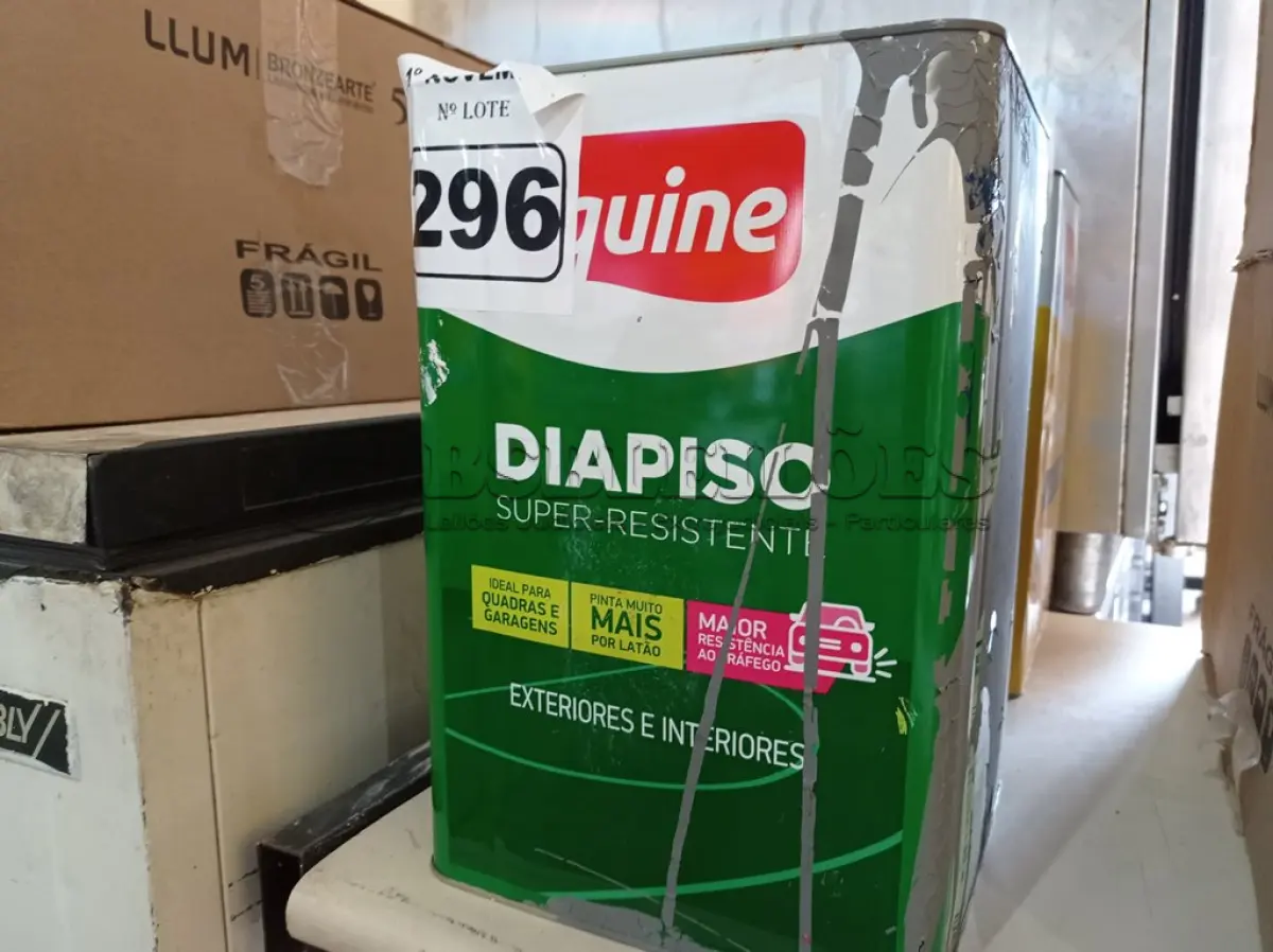 LOTE 296 - 01 LATA DE TINTA PARA PISO IQUINE COR CINZA MÉDIO 18L. (NO ESTADO) ATENÇÃO! FAZER A VISITAÇÃO ANTES DE ARREMATAR, NÃO SABEMOS SE FUNCIONA. LEILÃO NÃO TEM GARANTIA E NEM DEVOLUÇÃO, SUJEITO A POSSÍVEIS AVARIAS VISÍVEIS/OCULTAS E/OU AUSÊNCIA DE COMPONENTES.