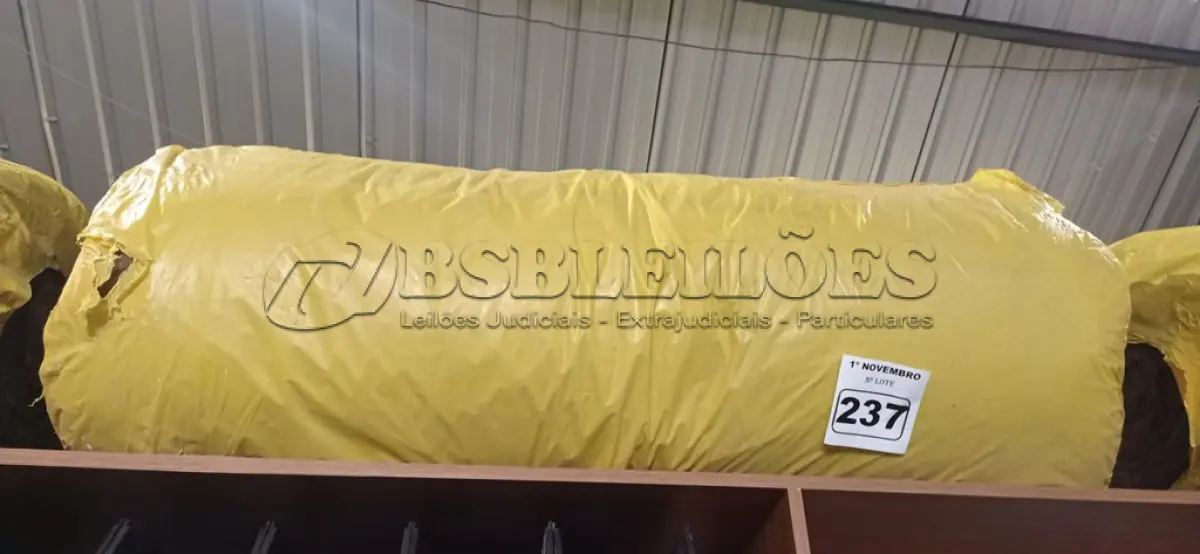 LOTE 237 - 01 ROLO DE LÃ DE VIDRO. (NO ESTADO) ATENÇÃO! FAZER A VISITAÇÃO ANTES DE ARREMATAR, NÃO SABEMOS SE FUNCIONA. LEILÃO NÃO TEM GARANTIA E NEM DEVOLUÇÃO, SUJEITO A POSSÍVEIS AVARIAS VISÍVEIS/OCULTAS E/OU AUSÊNCIA DE COMPONENTES.