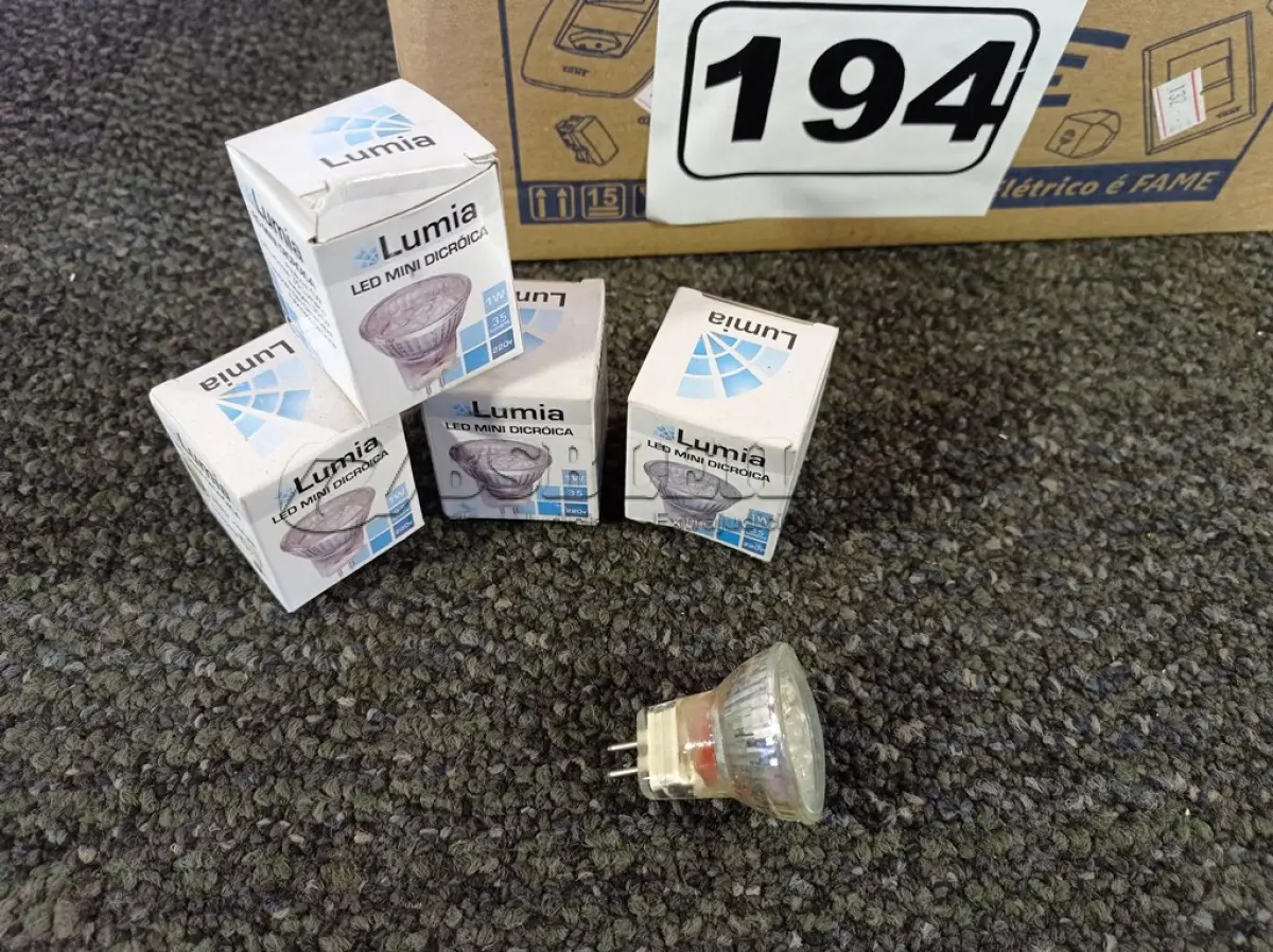 LOTE 194 - 01 LOTE COM APROXIMADAMENTE 80 LÂMPADAS DICROICA 1W 220V. (NO ESTADO) ATENÇÃO! FAZER A VISITAÇÃO ANTES DE ARREMATAR, NÃO SABEMOS SE FUNCIONA. LEILÃO NÃO TEM GARANTIA E NEM DEVOLUÇÃO, SUJEITO A POSSÍVEIS AVARIAS VISÍVEIS/OCULTAS E/OU AUSÊNCIA DE COMPONENTES.
