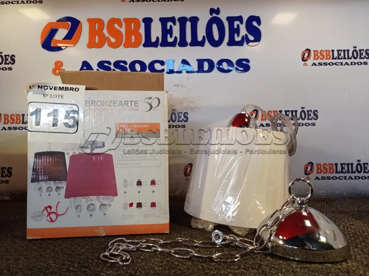 LOTE 115 - 01 LUMINÁRIA PENDENTE SÃO PAULO. (NO ESTADO) ATENÇÃO! FAZER A VISITAÇÃO ANTES DE ARREMATAR, NÃO SABEMOS SE FUNCIONA. LEILÃO NÃO TEM GARANTIA E NEM DEVOLUÇÃO, SUJEITO A POSSÍVEIS AVARIAS VISÍVEIS/OCULTAS E/OU AUSÊNCIA DE COMPONENTES.