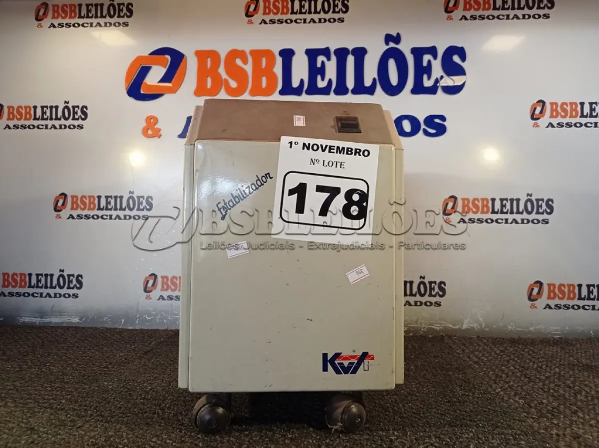 LOTE 178 - 01 ESTABILIZADOR 3000VA ENTRADA 110/220 E SAÍDA 110/220. (NO ESTADO) ATENÇÃO! FAZER A VISITAÇÃO ANTES DE ARREMATAR, NÃO SABEMOS SE FUNCIONA. LEILÃO NÃO TEM GARANTIA E NEM DEVOLUÇÃO, SUJEITO A POSSÍVEIS AVARIAS VISÍVEIS/OCULTAS E/OU AUSÊNCIA DE COMPONENTES.