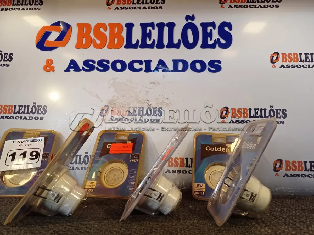 LOTE 119 - 06 SPOT COMPLETO 6W LED REDONDO 3000K GOLDEN. (NO ESTADO) ATENÇÃO! FAZER A VISITAÇÃO ANTES DE ARREMATAR, NÃO SABEMOS SE FUNCIONA. LEILÃO NÃO TEM GARANTIA E NEM DEVOLUÇÃO, SUJEITO A POSSÍVEIS AVARIAS VISÍVEIS/OCULTAS E/OU AUSÊNCIA DE COMPONENTES.