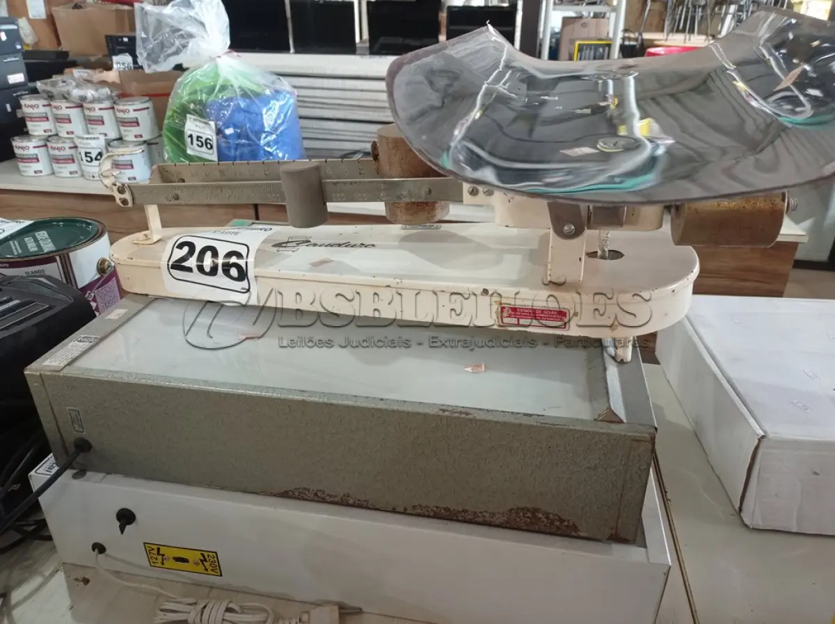LOTE 206 - 02 NEGATOSCÓPIOS E 01 BALANÇA PARA RECÉM-NASCIDO. (NO ESTADO) ATENÇÃO! FAZER A VISITAÇÃO ANTES DE ARREMATAR, NÃO SABEMOS SE FUNCIONA. LEILÃO NÃO TEM GARANTIA E NEM DEVOLUÇÃO, SUJEITO A POSSÍVEIS AVARIAS VISÍVEIS/OCULTAS E/OU AUSÊNCIA DE COMPONENTES.