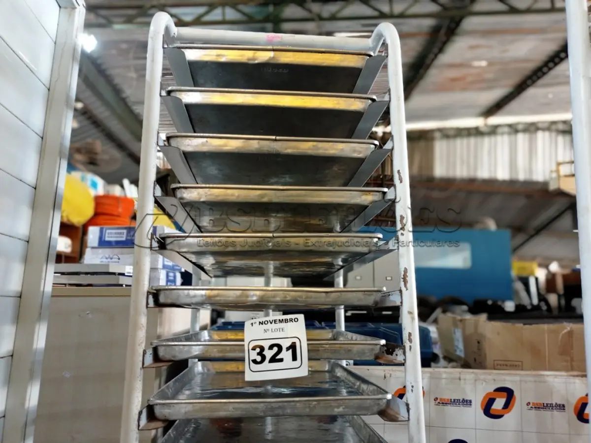 LOTE 321 - 01 ESQUELETO PARA PÃES COM BANDEJAS EM ALUMINIO. (NO ESTADO) ATENÇÃO! FAZER A VISITAÇÃO ANTES DE ARREMATAR, NÃO SABEMOS SE FUNCIONA. LEILÃO NÃO TEM GARANTIA E NEM DEVOLUÇÃO, SUJEITO A POSSÍVEIS AVARIAS VISÍVEIS/OCULTAS E/OU AUSÊNCIA DE COMPONENTES.