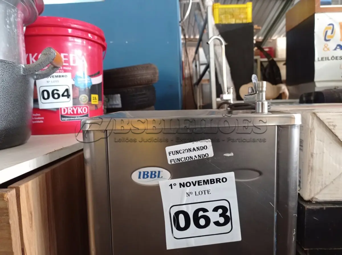 LOTE 063 - 01 BEBEDOURO EM INOX MARCA IBBL 220V. (NO ESTADO) ATENÇÃO! FAZER A VISITAÇÃO ANTES DE ARREMATAR, NÃO SABEMOS SE FUNCIONA. LEILÃO NÃO TEM GARANTIA E NEM DEVOLUÇÃO, SUJEITO A POSSÍVEIS AVARIAS VISÍVEIS/OCULTAS E/OU AUSÊNCIA DE COMPONENTES.