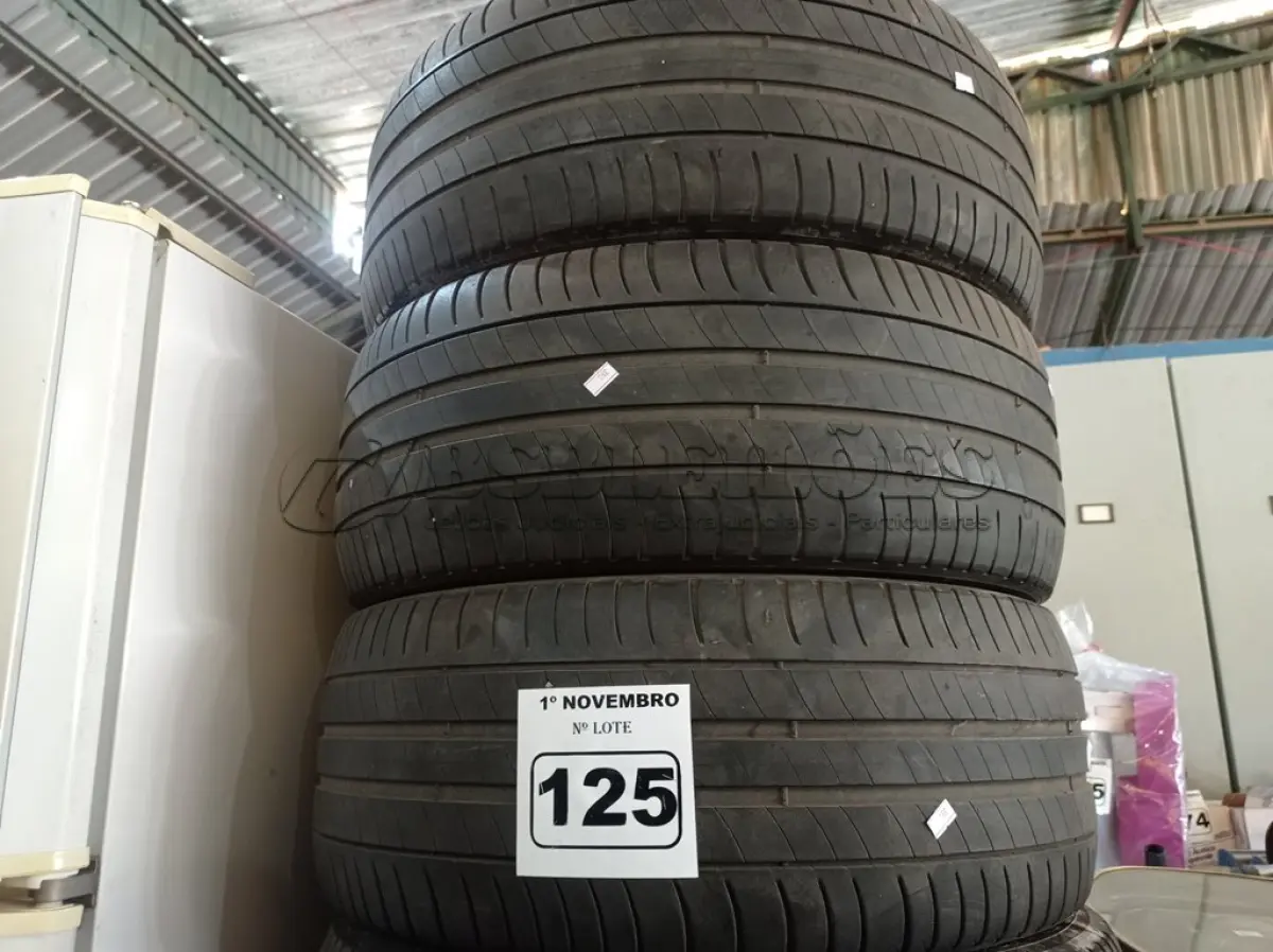 LOTE 125 - 04 PNEUS MEIA VIDA 225/45/17. (NO ESTADO) ATENÇÃO! FAZER A VISITAÇÃO ANTES DE ARREMATAR, NÃO SABEMOS SE FUNCIONA. LEILÃO NÃO TEM GARANTIA E NEM DEVOLUÇÃO, SUJEITO A POSSÍVEIS AVARIAS VISÍVEIS/OCULTAS E/OU AUSÊNCIA DE COMPONENTES.