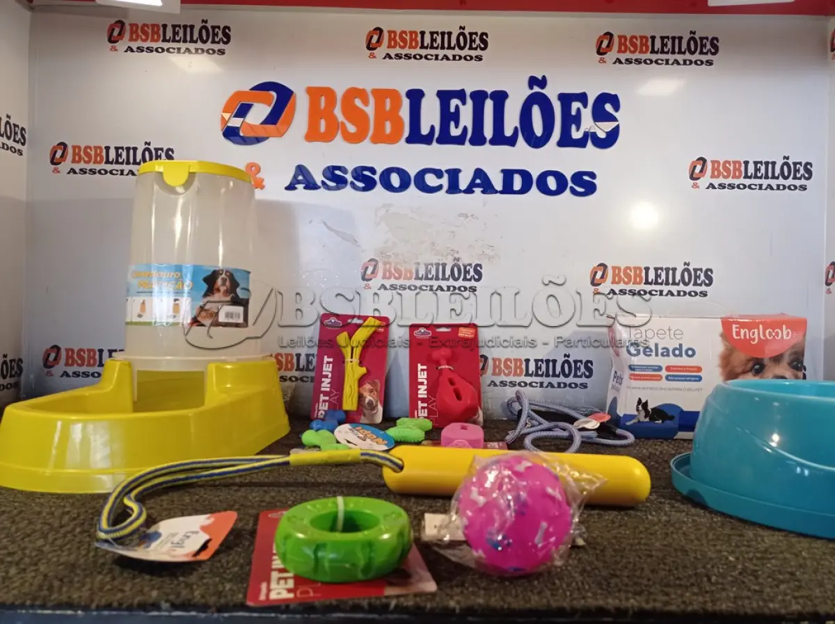 LOTE 032 - 01 KIT DE ACESSÓRIOS PARA PET CONTENDO: COMEDOURO PRÁTICO 6,5L, TAPETE GELADO PEQUENO, GUIA NEON, OSSINHO PATINHA, BOLA VINIL ROSA, BASTÃO CORDA, PET PLAY PICOLÉ, PET PLAY GRAVETO, PET PLAY COXA DE FRANGO, PET PLAY PNEU, OSSINHO LISO E COMEDOURO 3914. (NO ESTADO) ATENÇÃO! FAZER A VISITAÇÃO ANTES DE ARREMATAR, NÃO SABEMOS SE FUNCIONA. LEILÃO NÃO TEM GARANTIA E NEM DEVOLUÇÃO, SUJEITO A POSSÍVEIS AVARIAS VISÍVEIS/OCULTAS E/OU AUSÊNCIA DE COMPONENTES.