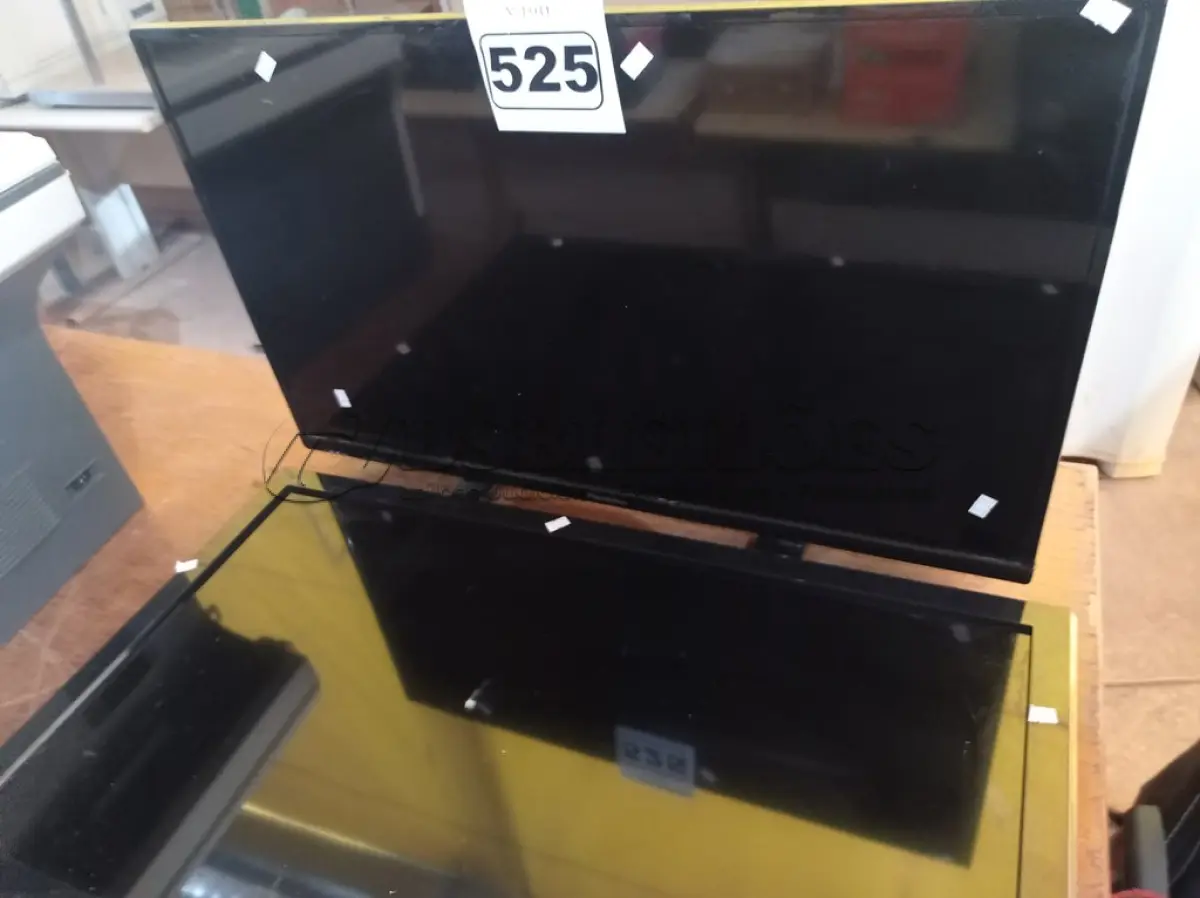 LOTE 525 - 02 TV’S MARCAS E MODELOS DIVERSOS PARA RETIRADA DE PEÇAS. (NO ESTADO) ATENÇÃO! FAZER A VISITAÇÃO ANTES DE ARREMATAR, NÃO SABEMOS SE FUNCIONA. LEILÃO NÃO TEM GARANTIA E NEM DEVOLUÇÃO, SUJEITO A POSSÍVEIS AVARIAS VISÍVEIS/OCULTAS E/OU AUSÊNCIA DE COMPONENTES.