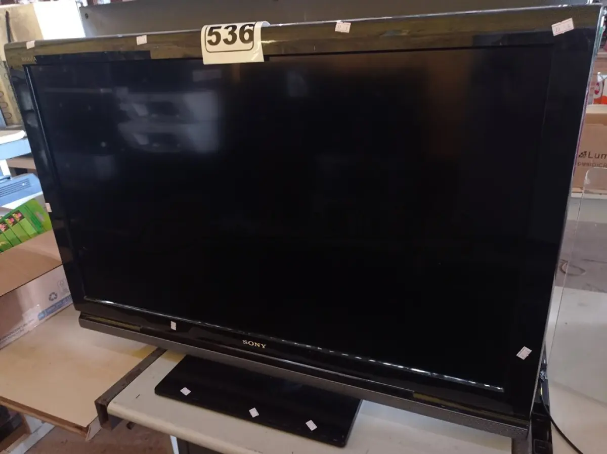 LOTE 536 - 01 TV SONY 40” POL. (NO ESTADO) ATENÇÃO! FAZER A VISITAÇÃO ANTES DE ARREMATAR, NÃO SABEMOS SE FUNCIONA. LEILÃO NÃO TEM GARANTIA E NEM DEVOLUÇÃO, SUJEITO A POSSÍVEIS AVARIAS VISÍVEIS/OCULTAS E/OU AUSÊNCIA DE COMPONENTES.