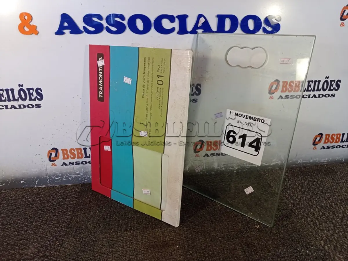 LOTE 614 - 02 TABUAS PARA CORTE DE FRIOS EM VIDRO TEMPERADO. (NO ESTADO) ATENÇÃO! FAZER A VISITAÇÃO ANTES DE ARREMATAR, NÃO SABEMOS SE FUNCIONA. LEILÃO NÃO TEM GARANTIA E NEM DEVOLUÇÃO, SUJEITO A POSSÍVEIS AVARIAS VISÍVEIS/OCULTAS E/OU AUSÊNCIA DE COMPONENTES.