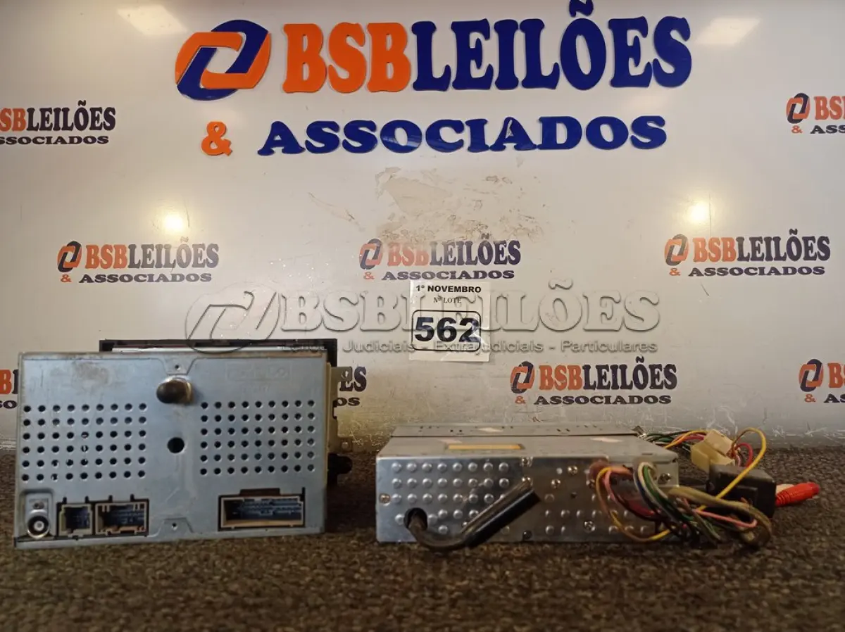 LOTE 562 - 01 CENTRAL MULTIMÍDIA E 01 APARELHO DE SOM AUTOMOTIVO. (NO ESTADO) ATENÇÃO! FAZER A VISITAÇÃO ANTES DE ARREMATAR, NÃO SABEMOS SE FUNCIONA. LEILÃO NÃO TEM GARANTIA E NEM DEVOLUÇÃO, SUJEITO A POSSÍVEIS AVARIAS VISÍVEIS/OCULTAS E/OU AUSÊNCIA DE COMPONENTES.