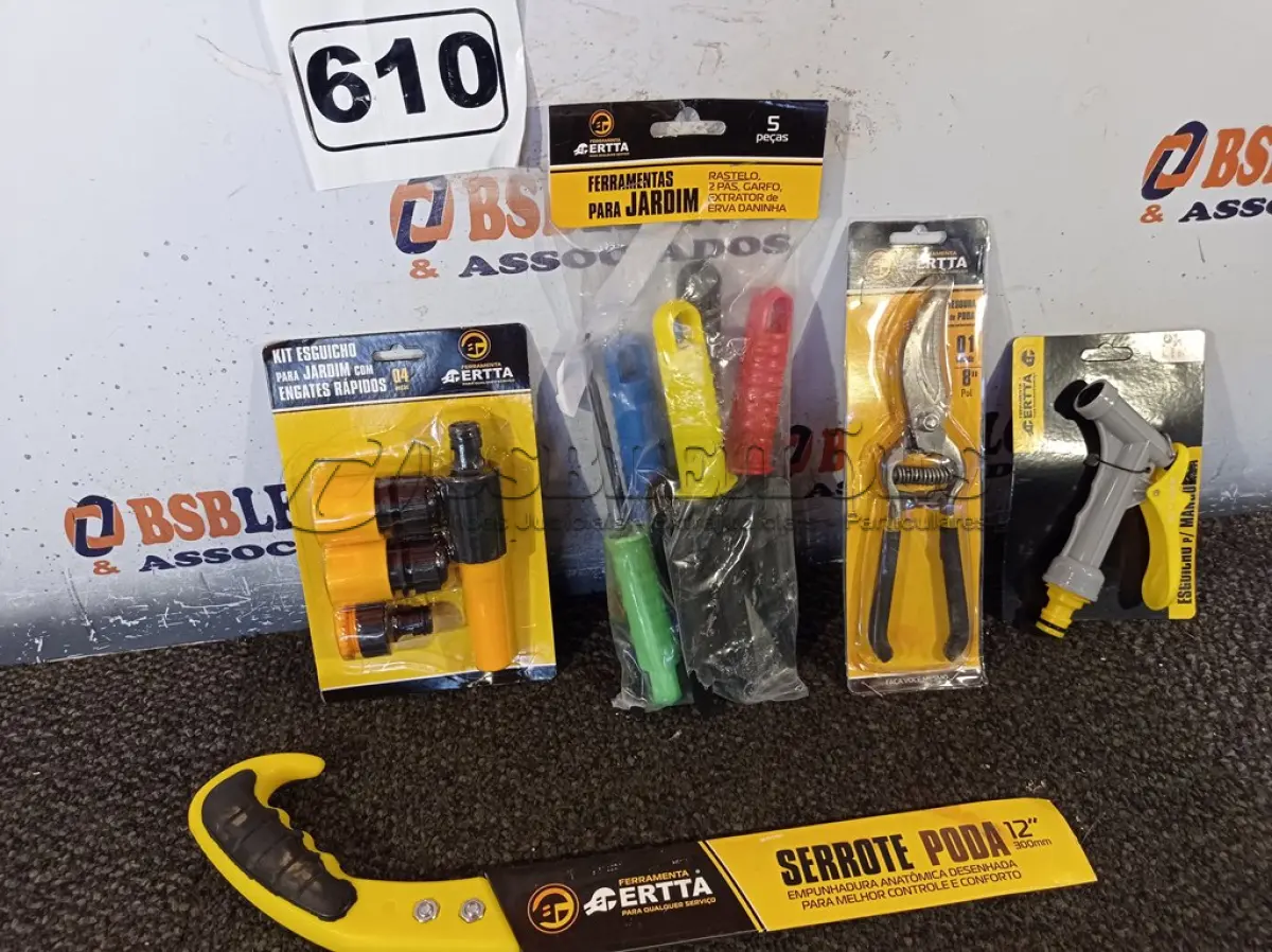 LOTE 610 - 01 KIT PARA JARDINAGEM. (NO ESTADO) ATENÇÃO! FAZER A VISITAÇÃO ANTES DE ARREMATAR, NÃO SABEMOS SE FUNCIONA. LEILÃO NÃO TEM GARANTIA E NEM DEVOLUÇÃO, SUJEITO A POSSÍVEIS AVARIAS VISÍVEIS/OCULTAS E/OU AUSÊNCIA DE COMPONENTES.