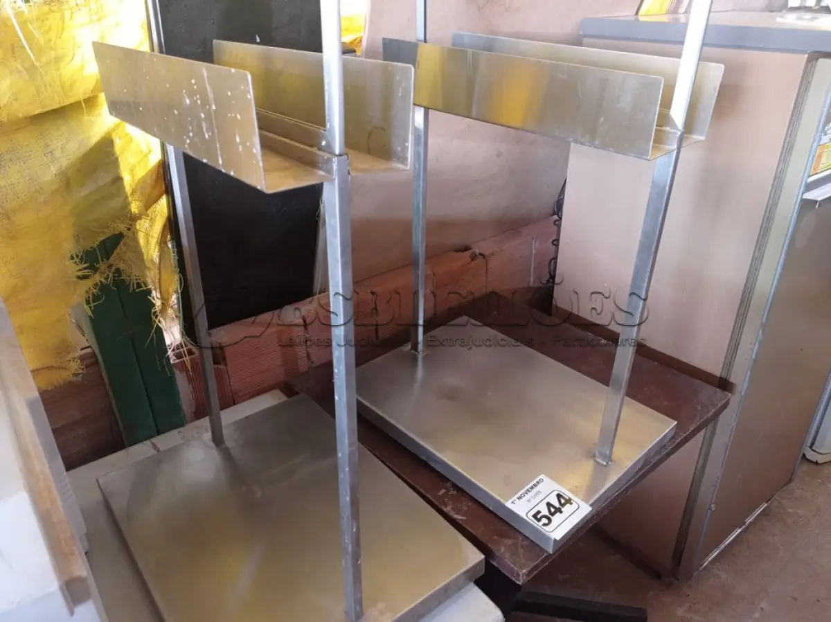 LOTE 544 - 02 EXPOSITORES EM AÇO INOX. (NO ESTADO) ATENÇÃO! FAZER A VISITAÇÃO ANTES DE ARREMATAR, NÃO SABEMOS SE FUNCIONA. LEILÃO NÃO TEM GARANTIA E NEM DEVOLUÇÃO, SUJEITO A POSSÍVEIS AVARIAS VISÍVEIS/OCULTAS E/OU AUSÊNCIA DE COMPONENTES.