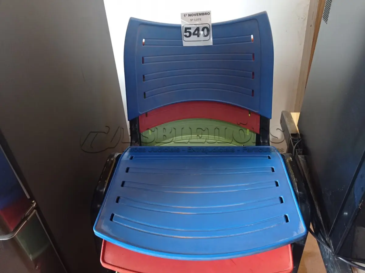 LOTE 540 - 05 CADEIRAS BASES FIXAS. (NO ESTADO) ATENÇÃO! FAZER A VISITAÇÃO ANTES DE ARREMATAR, NÃO SABEMOS SE FUNCIONA. LEILÃO NÃO TEM GARANTIA E NEM DEVOLUÇÃO, SUJEITO A POSSÍVEIS AVARIAS VISÍVEIS/OCULTAS E/OU AUSÊNCIA DE COMPONENTES.