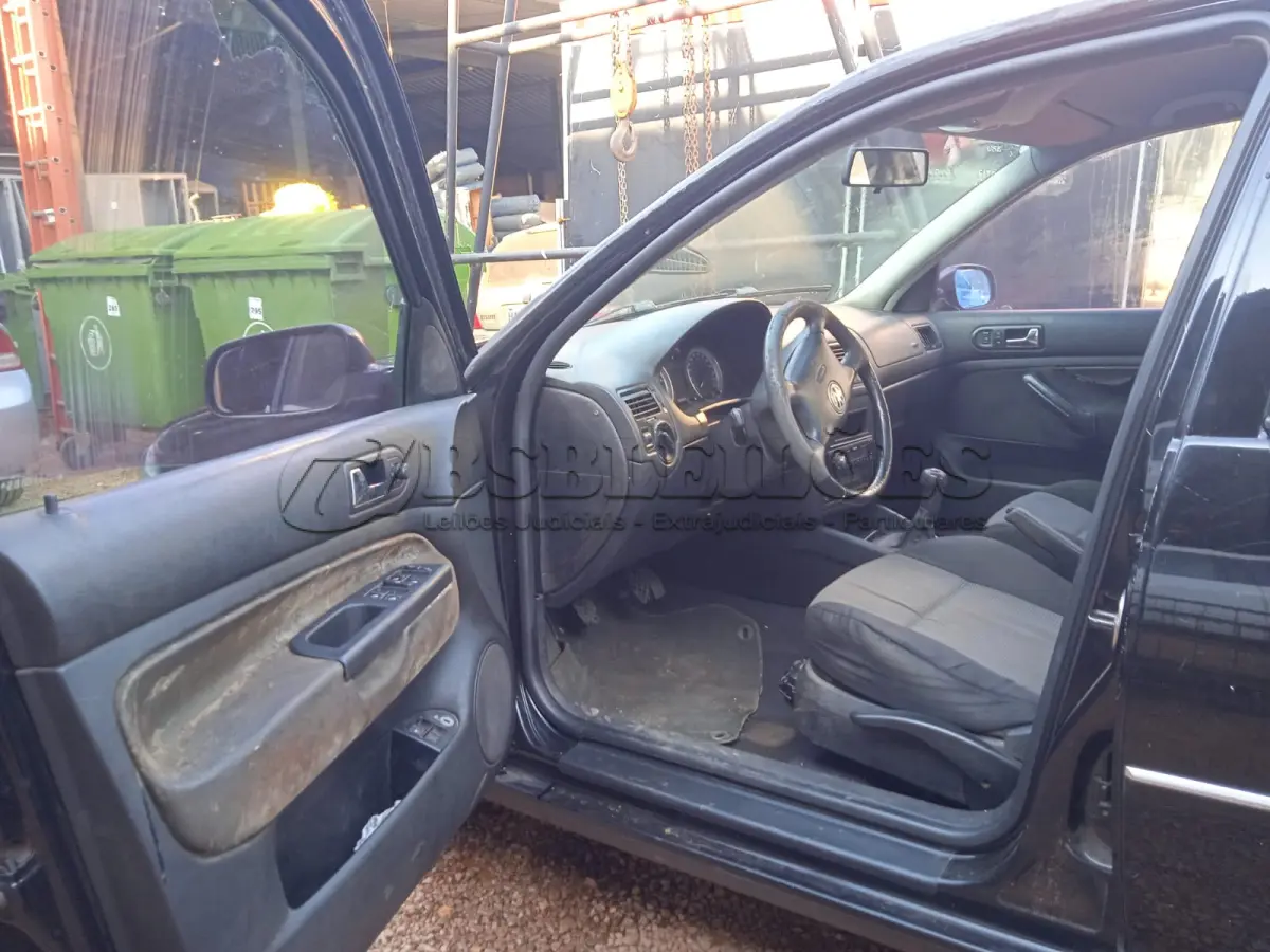 LOTE 634 - 01 VW BORA A GASOLINA; ANO 2006/2007 NA COR PRETA (NO ESTADO)