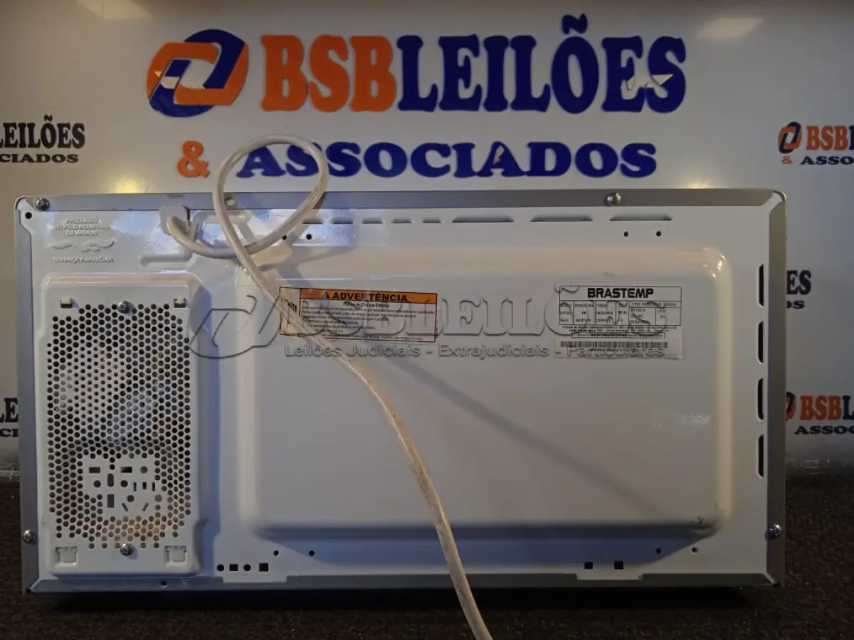 LOTE 367 - 01 MICRO-ONDAS ATIVE 30 LITROS CINZA BRASTEMP 220V BMA30. (NO ESTADO) ATENÇÃO! FAZER A VISITAÇÃO ANTES DE ARREMATAR, NÃO SABEMOS SE FUNCIONA. LEILÃO NÃO TEM GARANTIA E NEM DEVOLUÇÃO, SUJEITO A POSSÍVEIS AVARIAS VISÍVEIS/OCULTAS E/OU AUSÊNCIA DE COMPONENTES.
