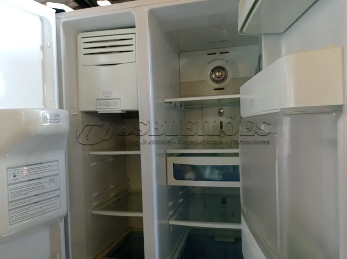 LOTE 488 - 01 GELADEIRA MARCA BRASTEMP 127V. (NO ESTADO) ATENÇÃO! FAZER A VISITAÇÃO ANTES DE ARREMATAR, NÃO SABEMOS SE FUNCIONA. LEILÃO NÃO TEM GARANTIA E NEM DEVOLUÇÃO, SUJEITO A POSSÍVEIS AVARIAS VISÍVEIS/OCULTAS E/OU AUSÊNCIA DE COMPONENTES.