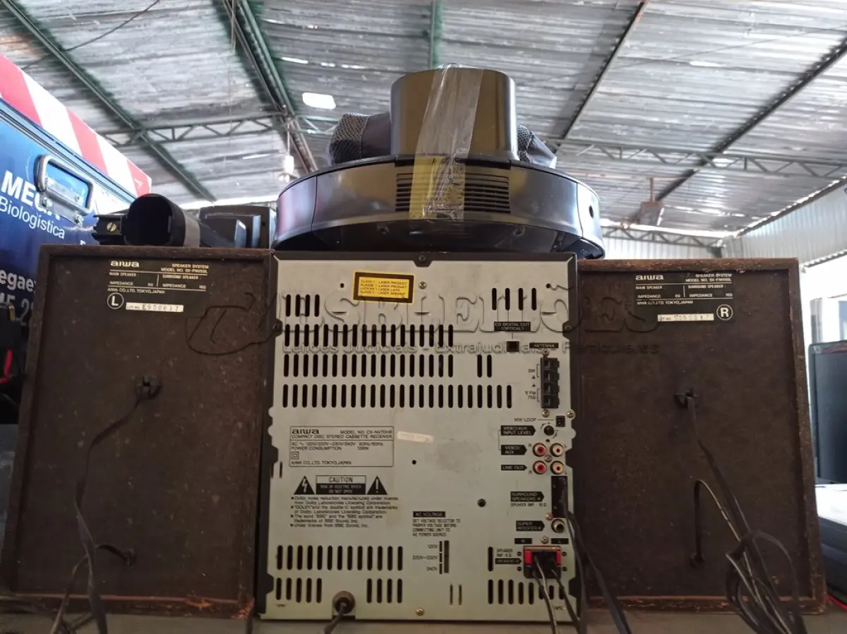 LOTE 466 - 01 ROBÔ ASPIRADOR E 01 APARELHO DE SOM 3X1 MARCA AIWA. (NO ESTADO) ATENÇÃO! FAZER A VISITAÇÃO ANTES DE ARREMATAR, NÃO SABEMOS SE FUNCIONA. LEILÃO NÃO TEM GARANTIA E NEM DEVOLUÇÃO, SUJEITO A POSSÍVEIS AVARIAS VISÍVEIS/OCULTAS E/OU AUSÊNCIA DE COMPONENTES.