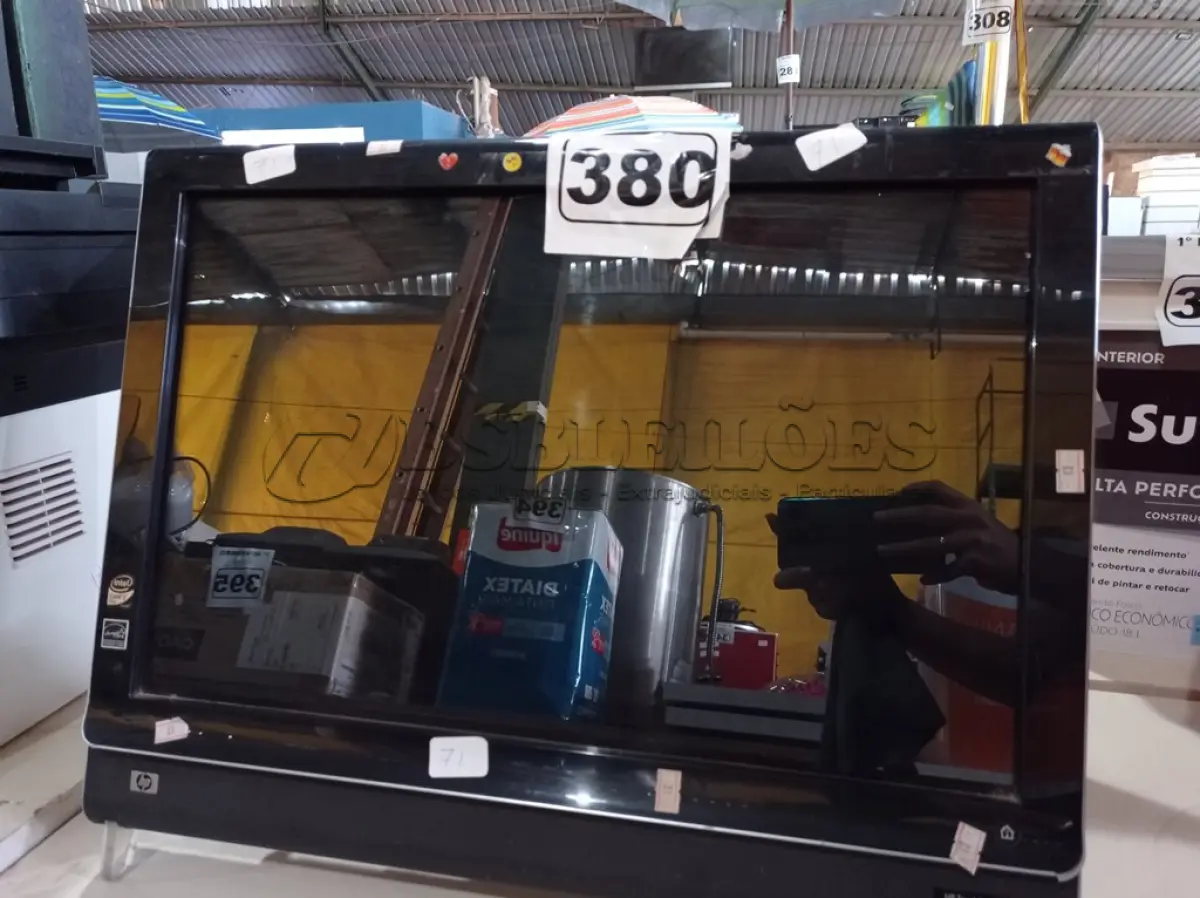 LOTE 380 - 02 COMPUTADORES ALL IN ONE MARCAS E MODELOS DIVERSOS PARA RETIRADA DE PEÇAS. (NO ESTADO) ATENÇÃO! FAZER A VISITAÇÃO ANTES DE ARREMATAR, NÃO SABEMOS SE FUNCIONA. LEILÃO NÃO TEM GARANTIA E NEM DEVOLUÇÃO, SUJEITO A POSSÍVEIS AVARIAS VISÍVEIS/OCULTAS E/OU AUSÊNCIA DE COMPONENTES.