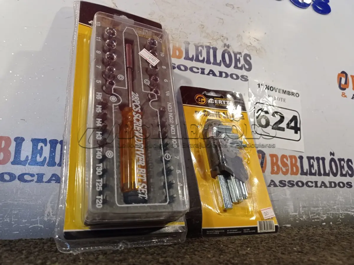 LOTE 624 - 01 KIT DE CHAVE ALLEN E 01 KIT DE CHAVE INTERCAMBIÁVEL. (NO ESTADO) ATENÇÃO! FAZER A VISITAÇÃO ANTES DE ARREMATAR, NÃO SABEMOS SE FUNCIONA. LEILÃO NÃO TEM GARANTIA E NEM DEVOLUÇÃO, SUJEITO A POSSÍVEIS AVARIAS VISÍVEIS/OCULTAS E/OU AUSÊNCIA DE COMPONENTES.