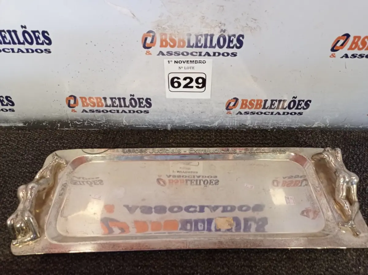 LOTE 629 - 01 BANDEJA. (NO ESTADO) ATENÇÃO! FAZER A VISITAÇÃO ANTES DE ARREMATAR, NÃO SABEMOS SE FUNCIONA. LEILÃO NÃO TEM GARANTIA E NEM DEVOLUÇÃO, SUJEITO A POSSÍVEIS AVARIAS VISÍVEIS/OCULTAS E/OU AUSÊNCIA DE COMPONENTES.