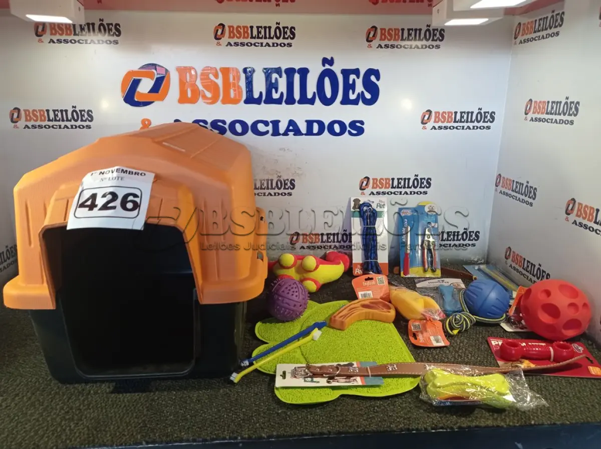 LOTE 426 - 01 CASINHA E 01 KIT DE ACESSÓRIOS PARA PET. (NO ESTADO) ATENÇÃO! FAZER A VISITAÇÃO ANTES DE ARREMATAR, NÃO SABEMOS SE FUNCIONA. LEILÃO NÃO TEM GARANTIA E NEM DEVOLUÇÃO, SUJEITO A POSSÍVEIS AVARIAS VISÍVEIS/OCULTAS E/OU AUSÊNCIA DE COMPONENTES.