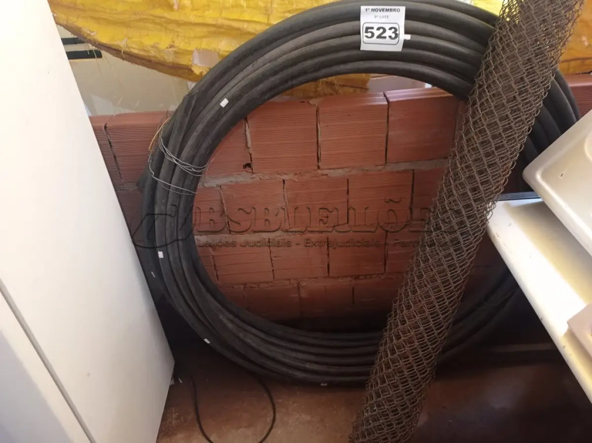 LOTE 523 - 01 LOTE COM MANGUEIRA PARA IRRIGAÇÃO E TELA PARA ALAMBRADO. (NO ESTADO) ATENÇÃO! FAZER A VISITAÇÃO ANTES DE ARREMATAR, NÃO SABEMOS SE FUNCIONA. LEILÃO NÃO TEM GARANTIA E NEM DEVOLUÇÃO, SUJEITO A POSSÍVEIS AVARIAS VISÍVEIS/OCULTAS E/OU AUSÊNCIA DE COMPONENTES.
