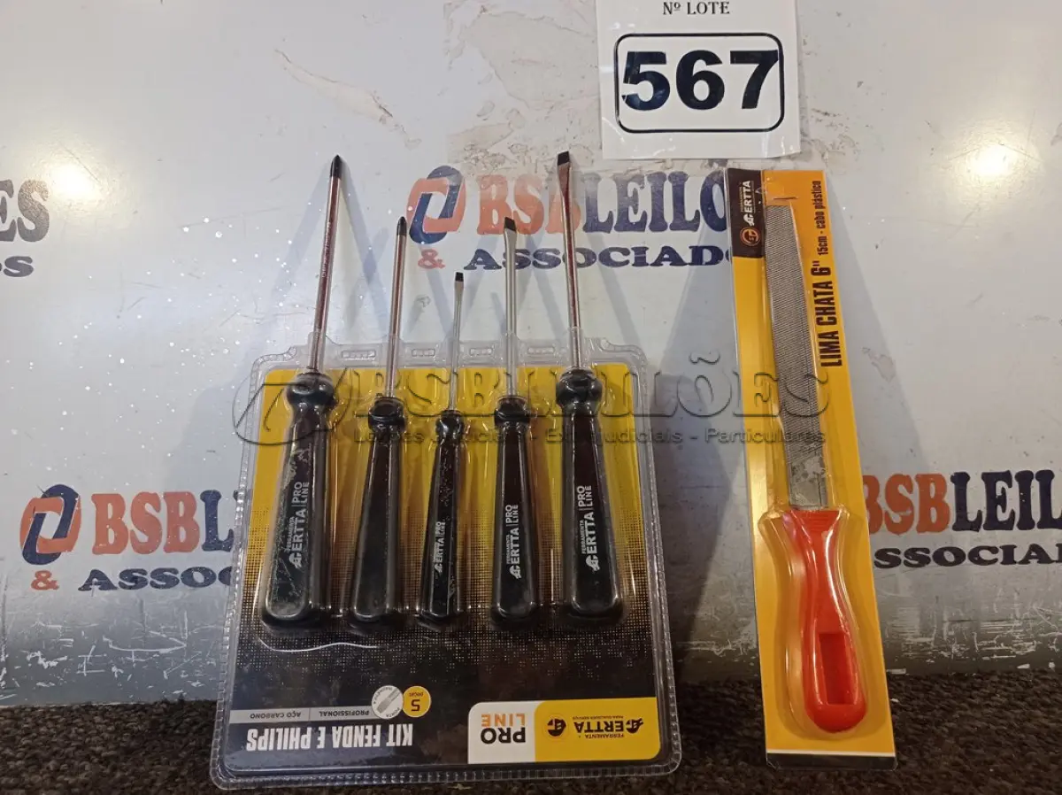 LOTE 567 - 01 KIT DE CHAVES FENDA/PHILIPS E 01 LIMA. (NO ESTADO) ATENÇÃO! FAZER A VISITAÇÃO ANTES DE ARREMATAR, NÃO SABEMOS SE FUNCIONA. LEILÃO NÃO TEM GARANTIA E NEM DEVOLUÇÃO, SUJEITO A POSSÍVEIS AVARIAS VISÍVEIS/OCULTAS E/OU AUSÊNCIA DE COMPONENTES.