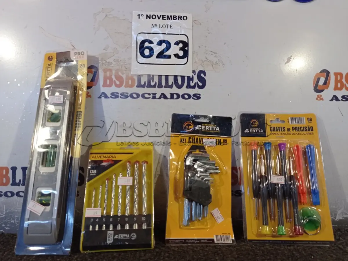 LOTE 623 - 01 NÍVEL DE MÃO, 01 KIT DE BROCAS, 01 KIT DE CHAVES DE PRECISÃO E 01 KIT DE CHAVE ALLEN. (NO ESTADO) ATENÇÃO! FAZER A VISITAÇÃO ANTES DE ARREMATAR, NÃO SABEMOS SE FUNCIONA. LEILÃO NÃO TEM GARANTIA E NEM DEVOLUÇÃO, SUJEITO A POSSÍVEIS AVARIAS VISÍVEIS/OCULTAS E/OU AUSÊNCIA DE COMPONENTES.