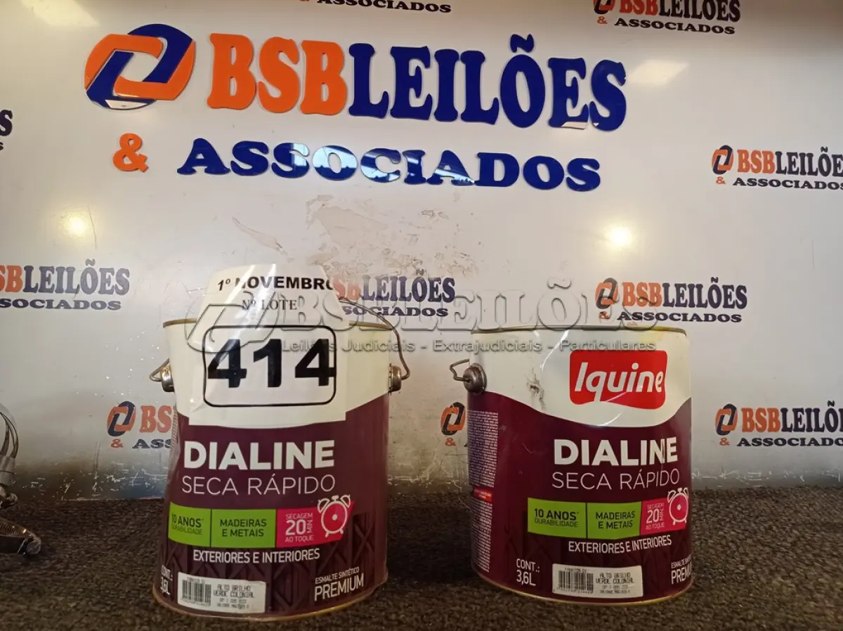 LOTE 414 - 02 GALÕES DE ESMALTE SINTÉTICO IQUINE DIALINE 3,6L NAS CORES ALTO BRILHO VERDE COLONIAL. (NO ESTADO) ATENÇÃO! FAZER A VISITAÇÃO ANTES DE ARREMATAR, NÃO SABEMOS SE FUNCIONA. LEILÃO NÃO TEM GARANTIA E NEM DEVOLUÇÃO, SUJEITO A POSSÍVEIS AVARIAS VISÍVEIS/OCULTAS E/OU AUSÊNCIA DE COMPONENTES.