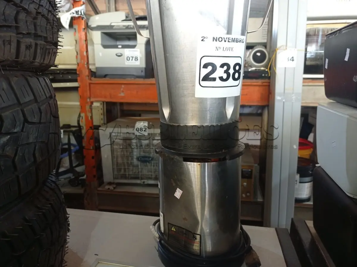 LOTE 238 - 01 LIQUIDIFICADOR INDUSTRIAL MARCA POLI. (NO ESTADO) ATENÇÃO! FAZER A VISITAÇÃO ANTES DE ARREMATAR, NÃO SABEMOS SE FUNCIONA. LEILÃO NÃO TEM GARANTIA E NEM DEVOLUÇÃO, SUJEITO A POSSÍVEIS AVARIAS VISÍVEIS/OCULTAS E/OU AUSÊNCIA DE COMPONENTES.