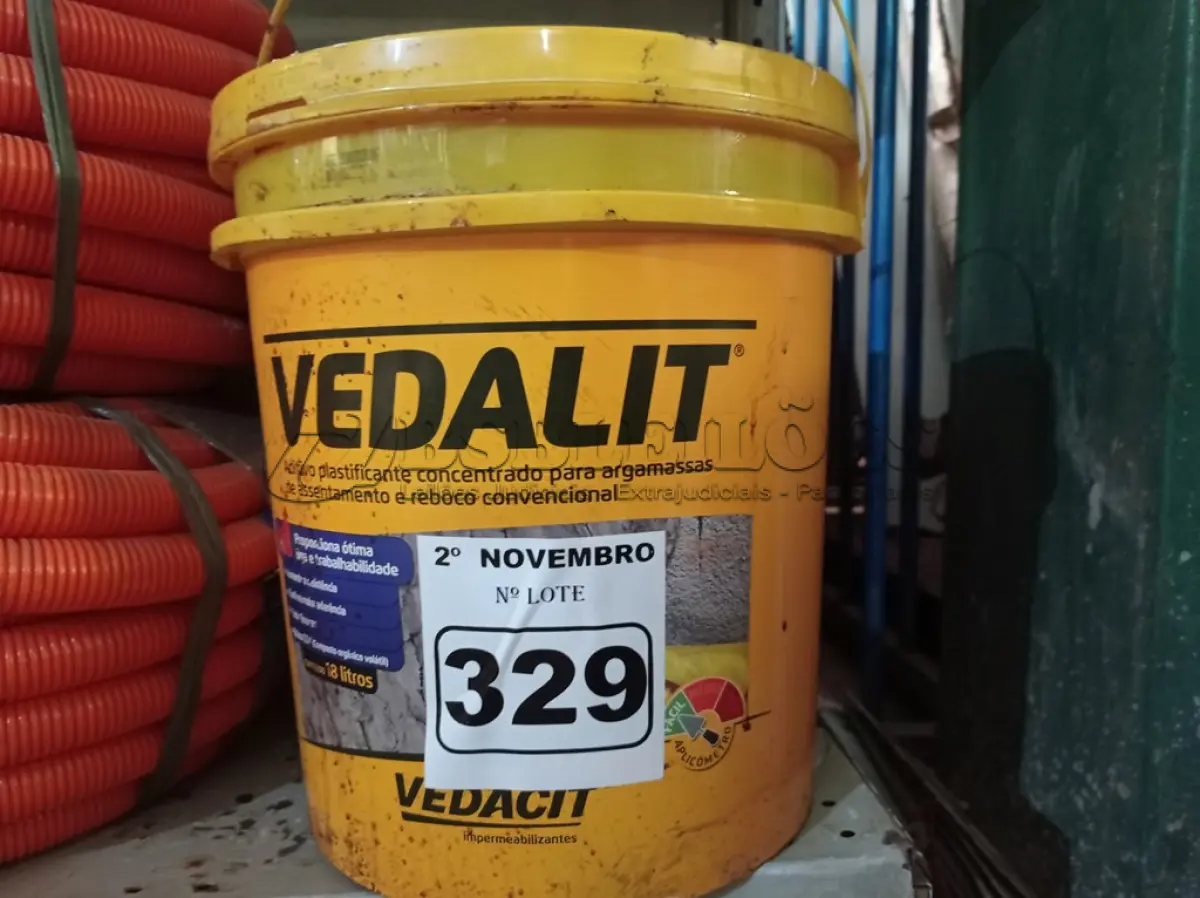 LOTE 329 - 01 BALDE DE VEDALIT, ADITIVO PLASTIFICANTE CONCENTRADO PARA ARGAMASSA DE ASSENTAMENTO E REBOCO CONVENCIONAL. (NO ESTADO) ATENÇÃO! FAZER A VISITAÇÃO ANTES DE ARREMATAR, NÃO SABEMOS SE FUNCIONA. LEILÃO NÃO TEM GARANTIA E NEM DEVOLUÇÃO, SUJEITO A POSSÍVEIS AVARIAS VISÍVEIS/OCULTAS E/OU AUSÊNCIA DE COMPONENTES.