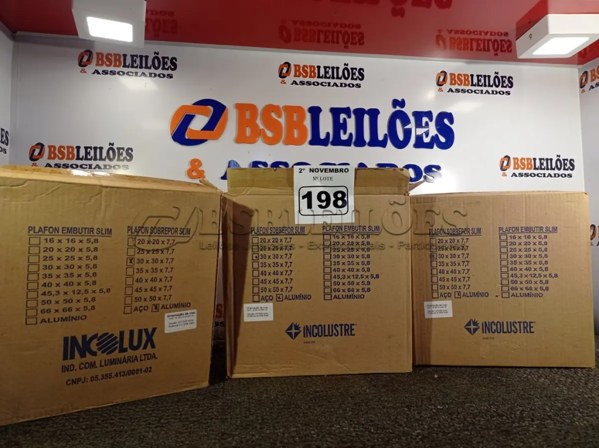 LOTE 198 - 03 PLAFONS DE SOBREPOR 30X30 MARCAS INCOLUSTRE. (NO ESTADO) ATENÇÃO! FAZER A VISITAÇÃO ANTES DE ARREMATAR, NÃO SABEMOS SE FUNCIONA. LEILÃO NÃO TEM GARANTIA E NEM DEVOLUÇÃO, SUJEITO A POSSÍVEIS AVARIAS VISÍVEIS/OCULTAS E/OU AUSÊNCIA DE COMPONENTES.