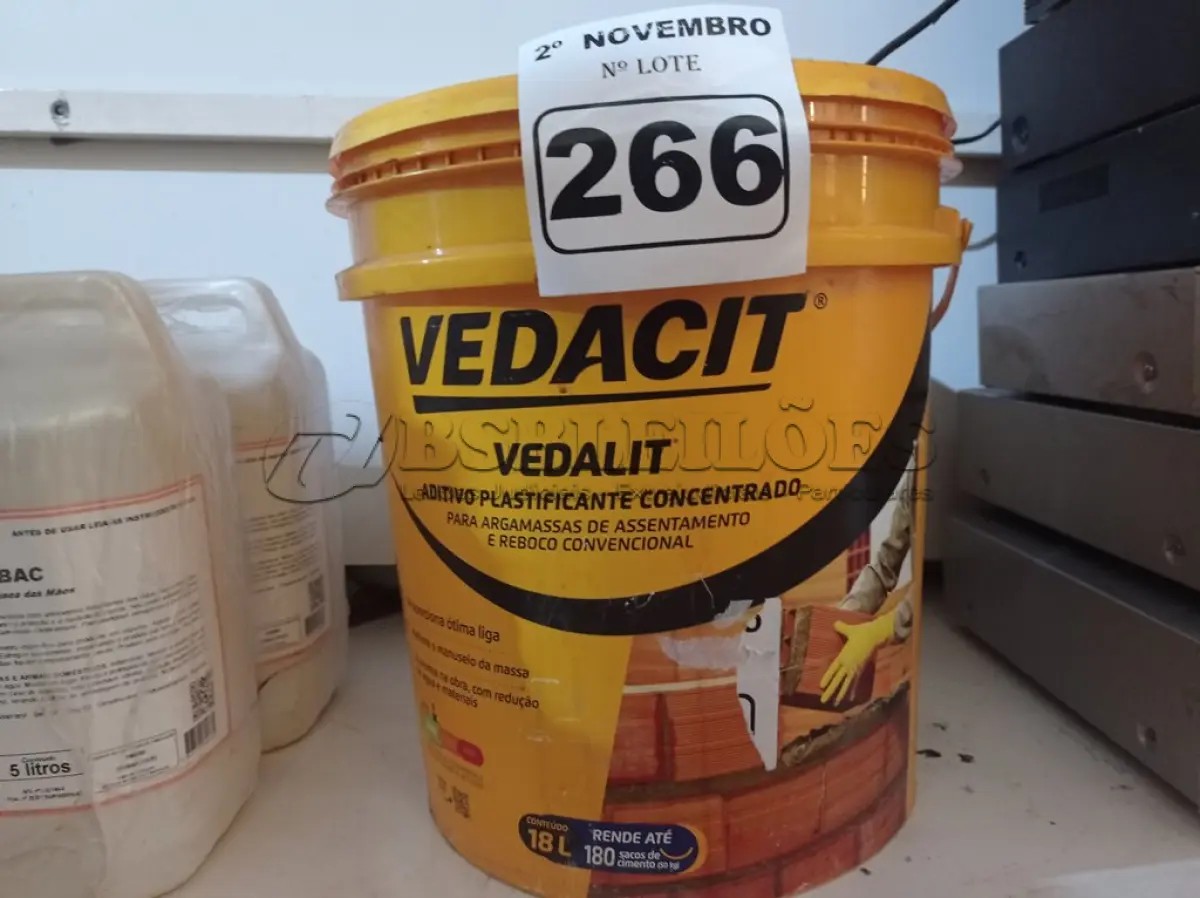 LOTE 266 - 01 BALDE DE VEDALIT, ADITIVO PLASTIFICANTE CONCENTRADO PARA ARGAMASSA DE ASSENTAMENTO E REBOCO CONVENCIONAL. (NO ESTADO) ATENÇÃO! FAZER A VISITAÇÃO ANTES DE ARREMATAR, NÃO SABEMOS SE FUNCIONA. LEILÃO NÃO TEM GARANTIA E NEM DEVOLUÇÃO, SUJEITO A POSSÍVEIS AVARIAS VISÍVEIS/OCULTAS E/OU AUSÊNCIA DE COMPONENTES.