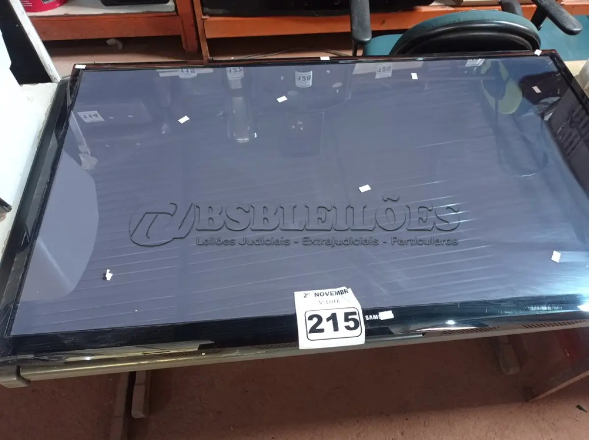 LOTE 215 - 01 TV DE PLASMA SAMSUNG 54” POL PARA RETIRADA DE PEÇAS. (NO ESTADO) ATENÇÃO! FAZER A VISITAÇÃO ANTES DE ARREMATAR, NÃO SABEMOS SE FUNCIONA. LEILÃO NÃO TEM GARANTIA E NEM DEVOLUÇÃO, SUJEITO A POSSÍVEIS AVARIAS VISÍVEIS/OCULTAS E/OU AUSÊNCIA DE COMPONENTES.