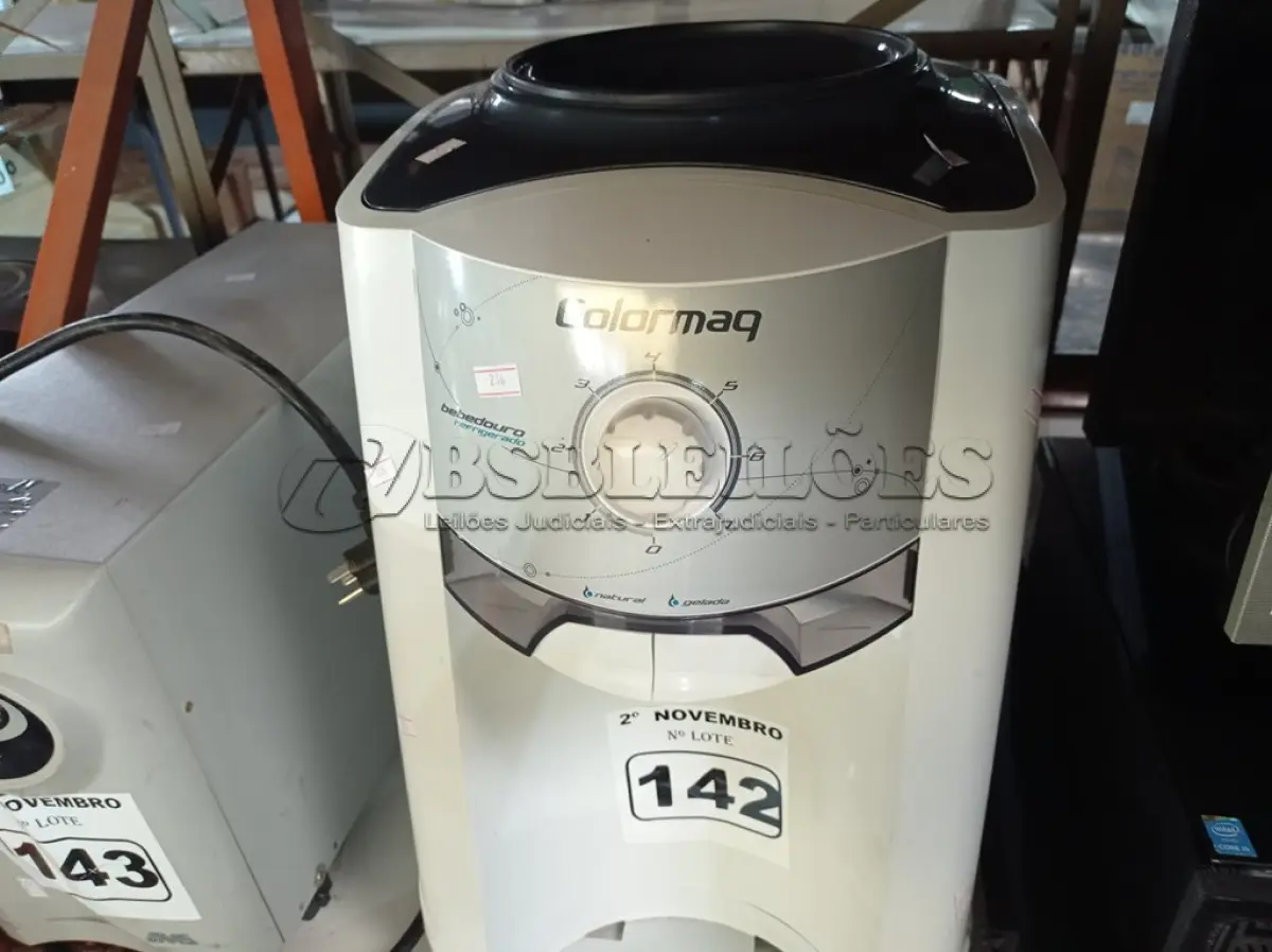 LOTE 142 - 01 BEBEDOURO REFRIGERADO PARA GARRAFÃO 220V. (NO ESTADO) ATENÇÃO! FAZER A VISITAÇÃO ANTES DE ARREMATAR, NÃO SABEMOS SE FUNCIONA. LEILÃO NÃO TEM GARANTIA E NEM DEVOLUÇÃO, SUJEITO A POSSÍVEIS AVARIAS VISÍVEIS/OCULTAS E/OU AUSÊNCIA DE COMPONENTES.