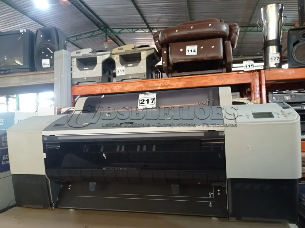 LOTE 217 - 01 PLOTTER MARCA EPSON MODELO PRO 7880. (NO ESTADO) ATENÇÃO! FAZER A VISITAÇÃO ANTES DE ARREMATAR, NÃO SABEMOS SE FUNCIONA. LEILÃO NÃO TEM GARANTIA E NEM DEVOLUÇÃO, SUJEITO A POSSÍVEIS AVARIAS VISÍVEIS/OCULTAS E/OU AUSÊNCIA DE COMPONENTES.